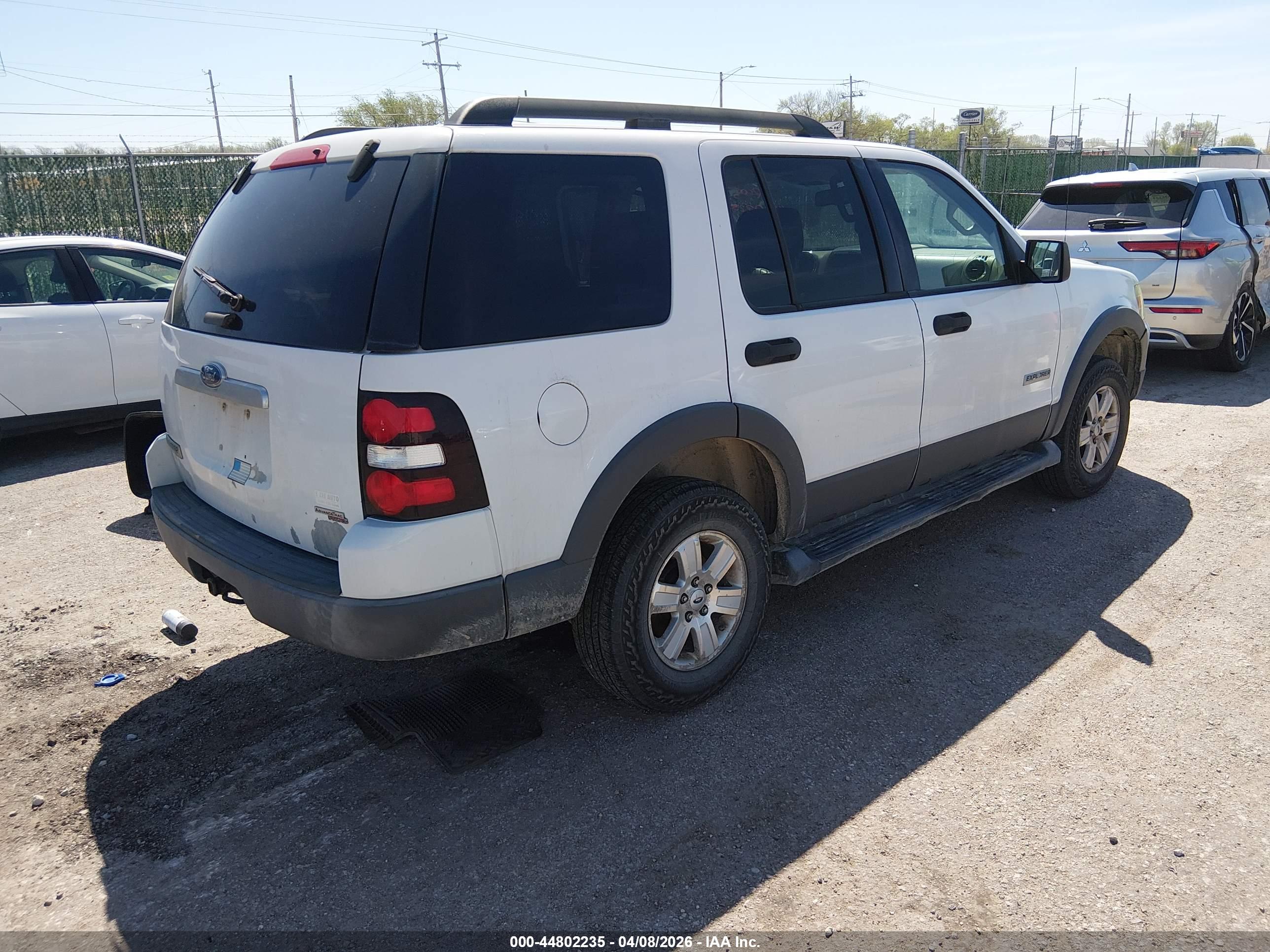 FORD EXPLORER image 4