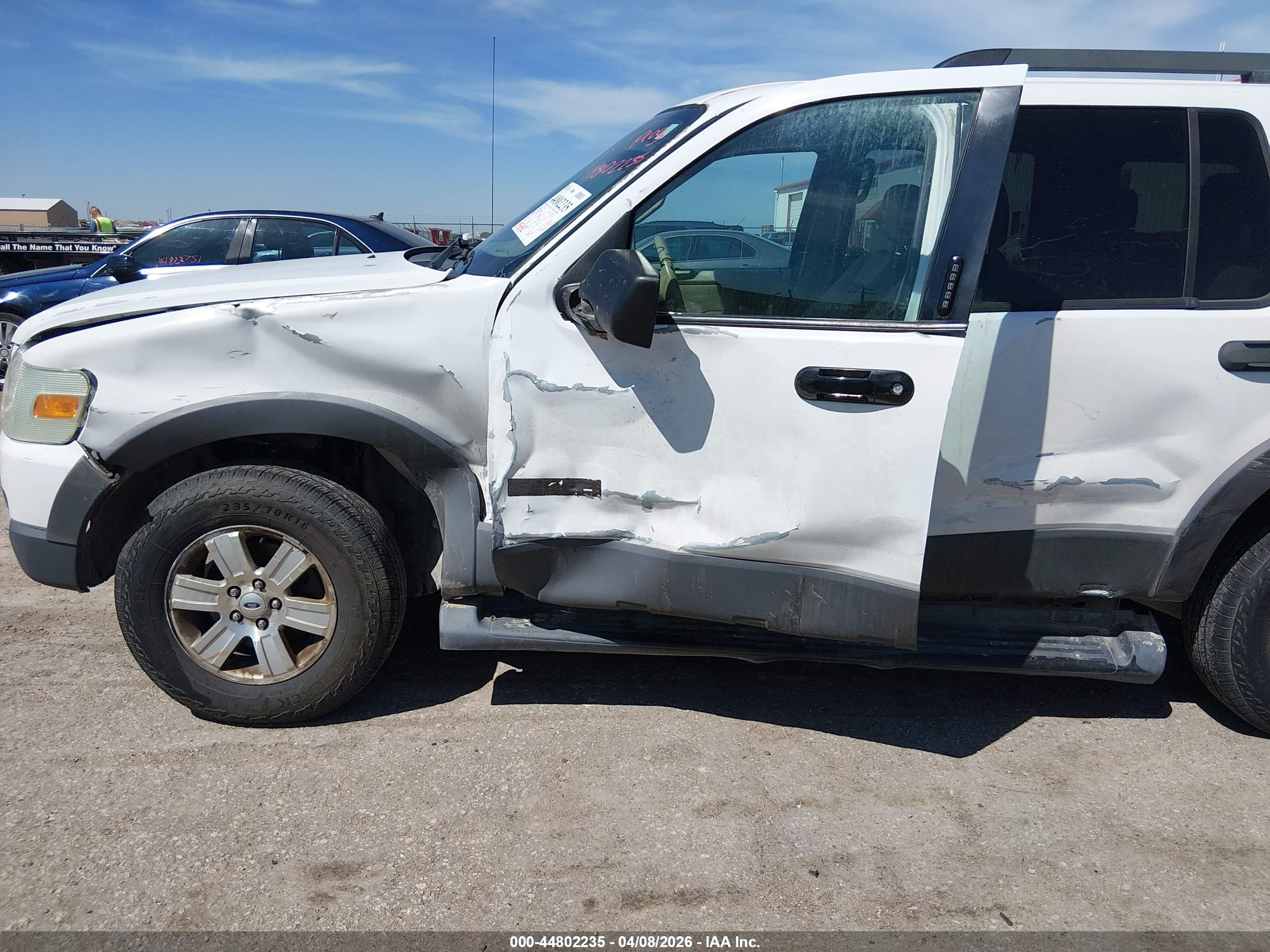 FORD EXPLORER image 6