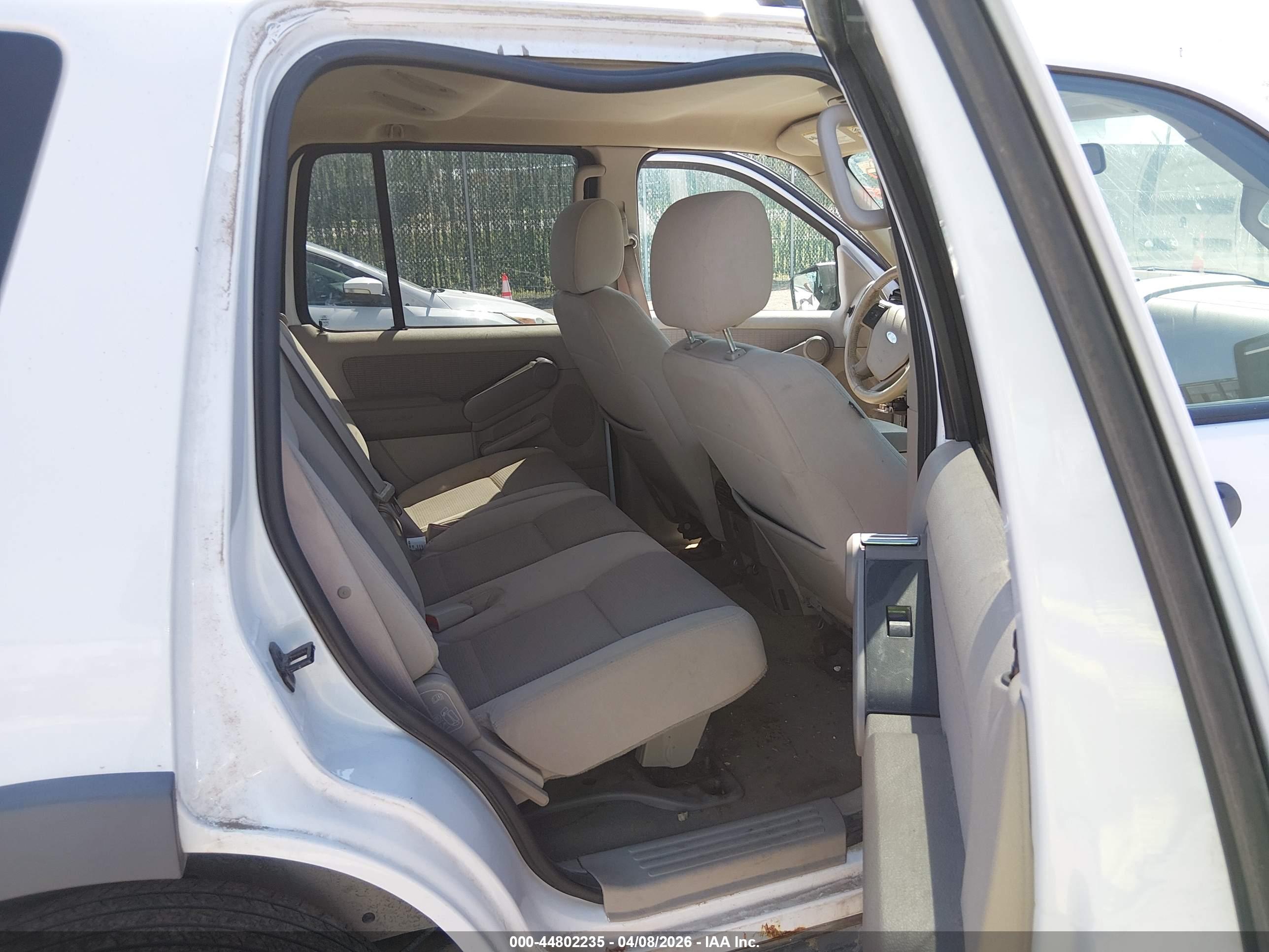 FORD EXPLORER image 8