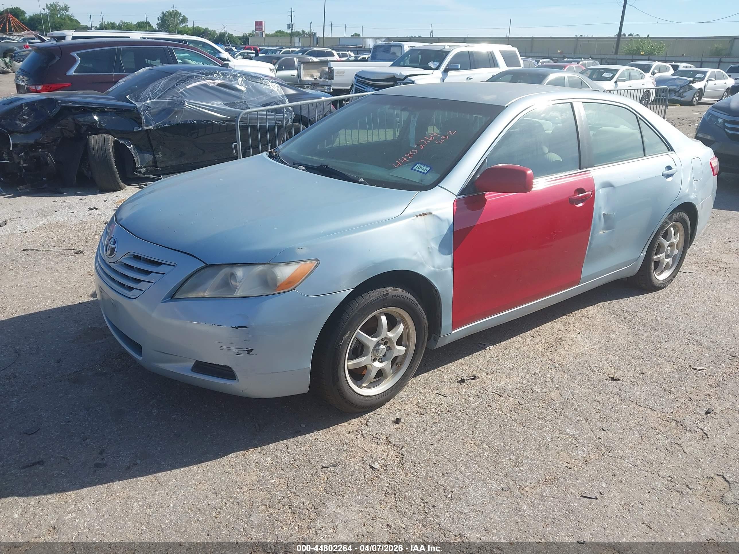 TOYOTA CAMRY image 2
