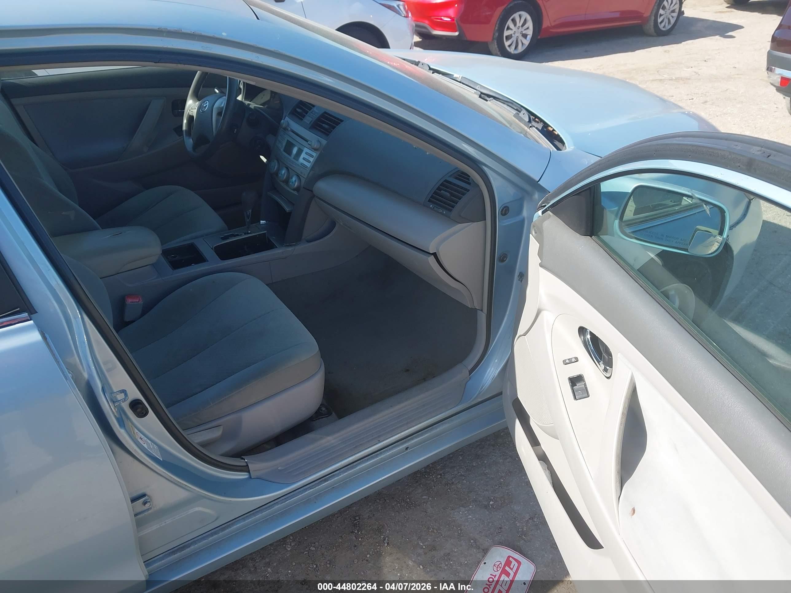 TOYOTA CAMRY image 5
