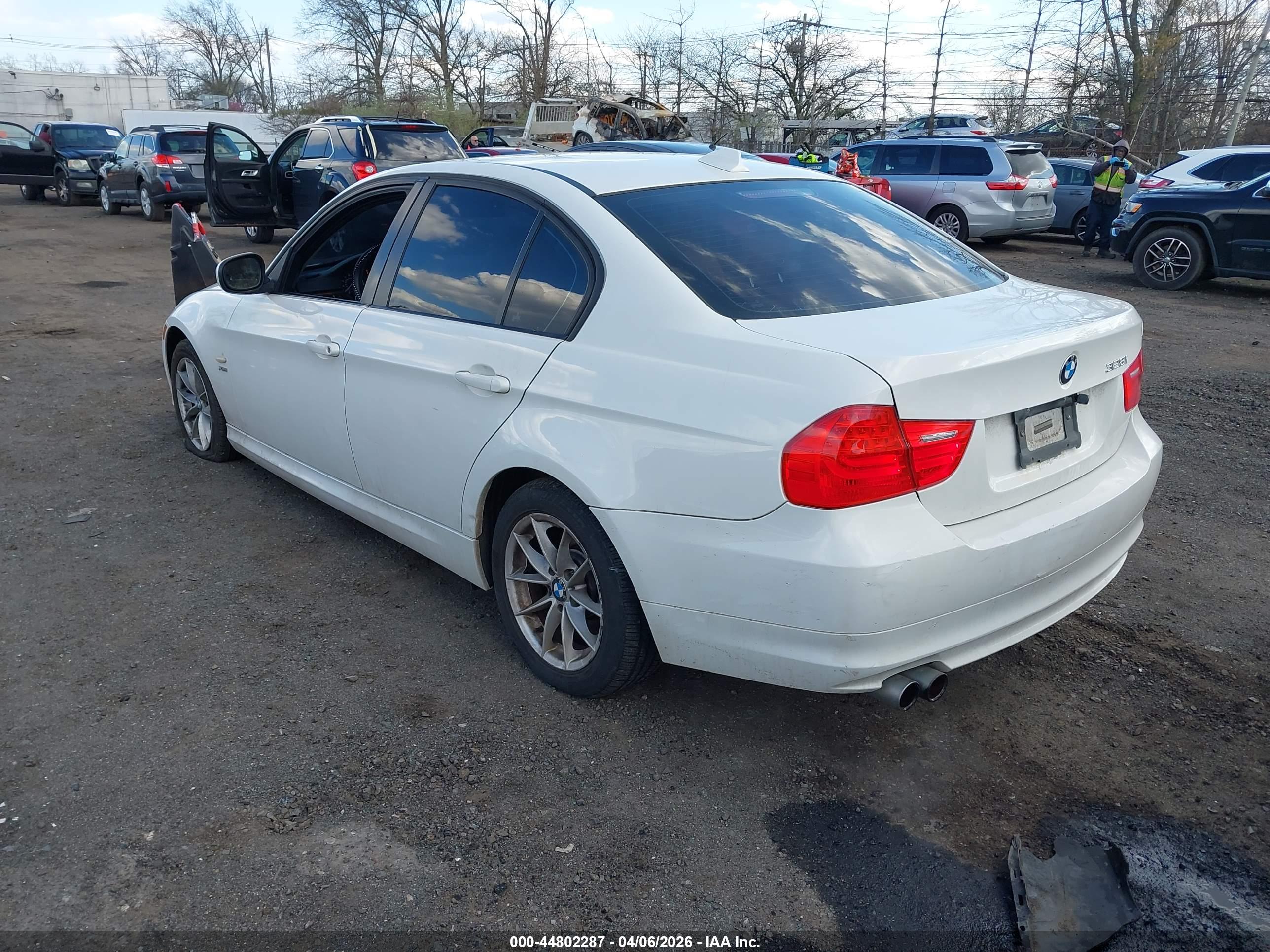 BMW 328I image 3