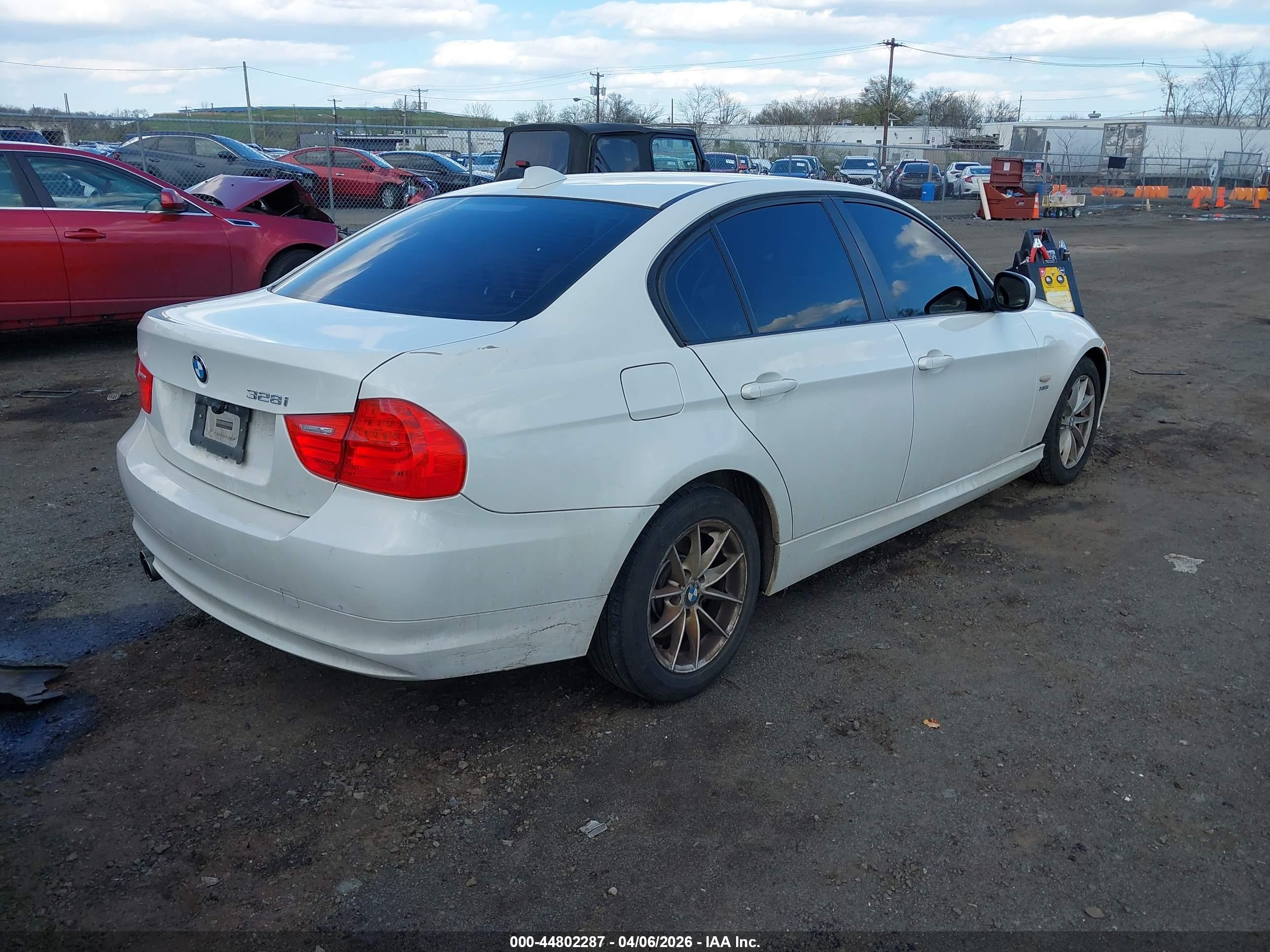 BMW 328I image 4