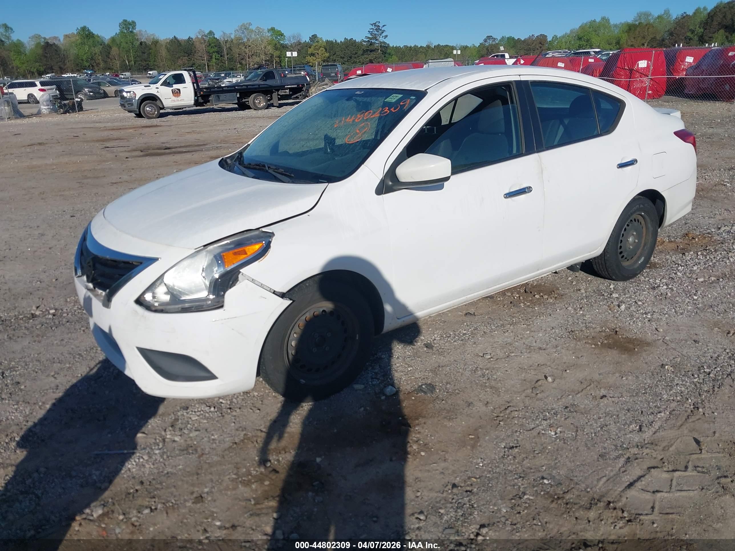 NISSAN VERSA image 2