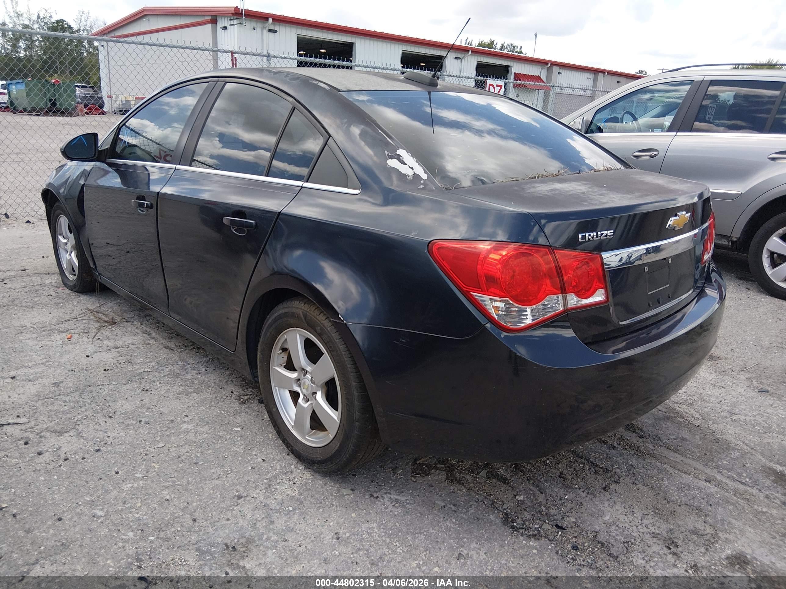 CHEVROLET CRUZE image 3