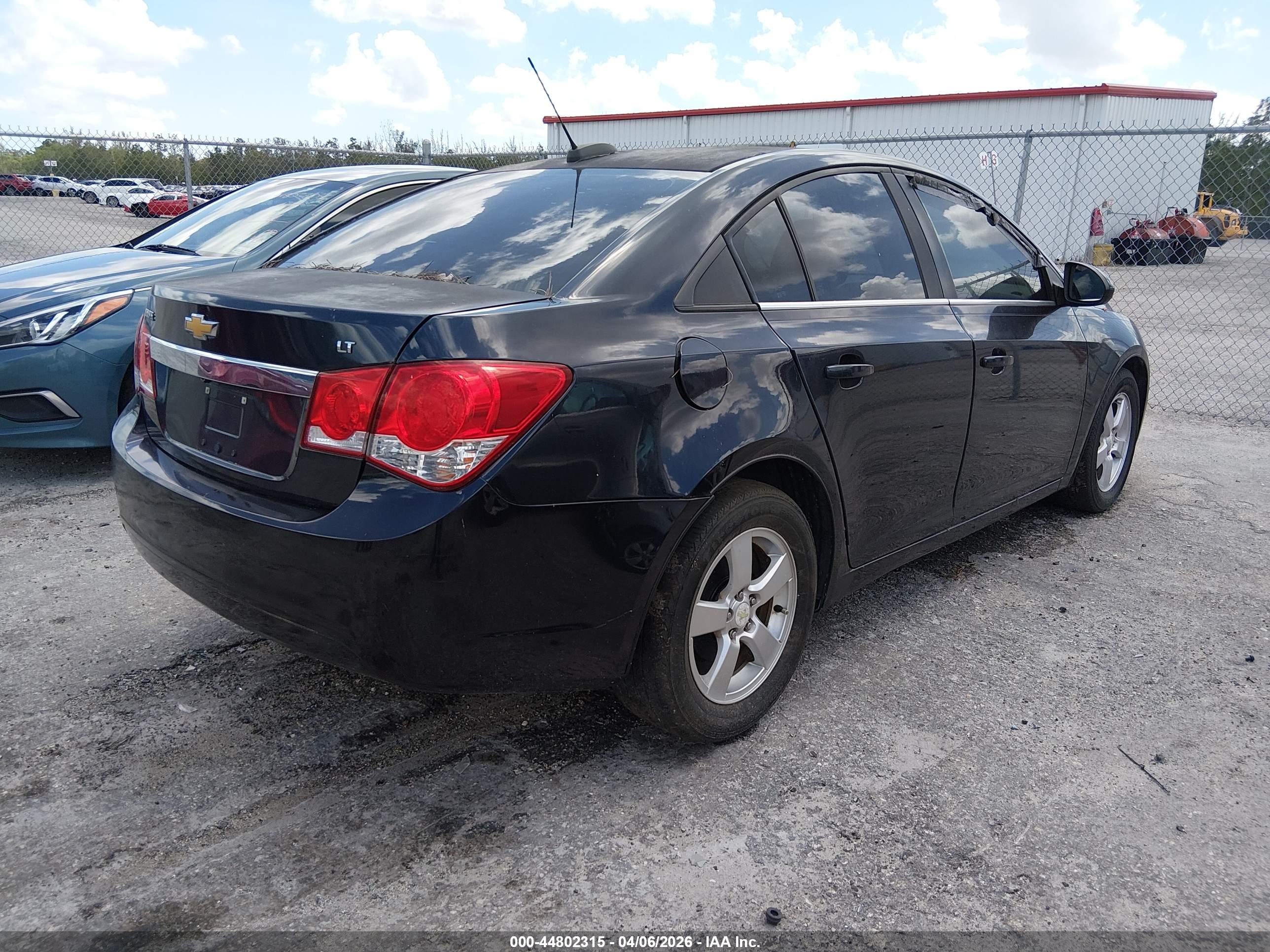 CHEVROLET CRUZE image 4