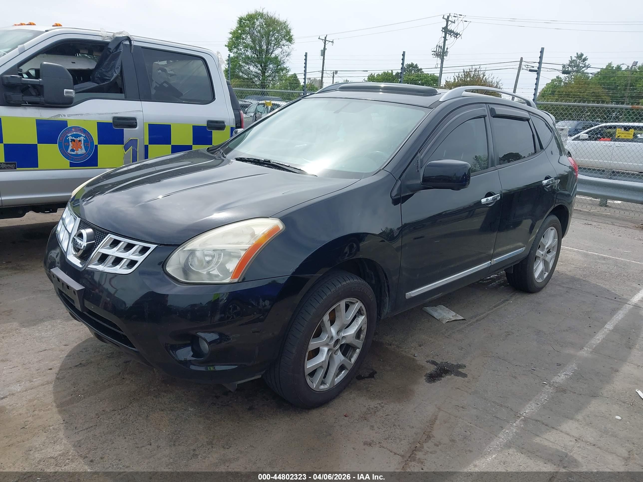 NISSAN ROGUE image 2