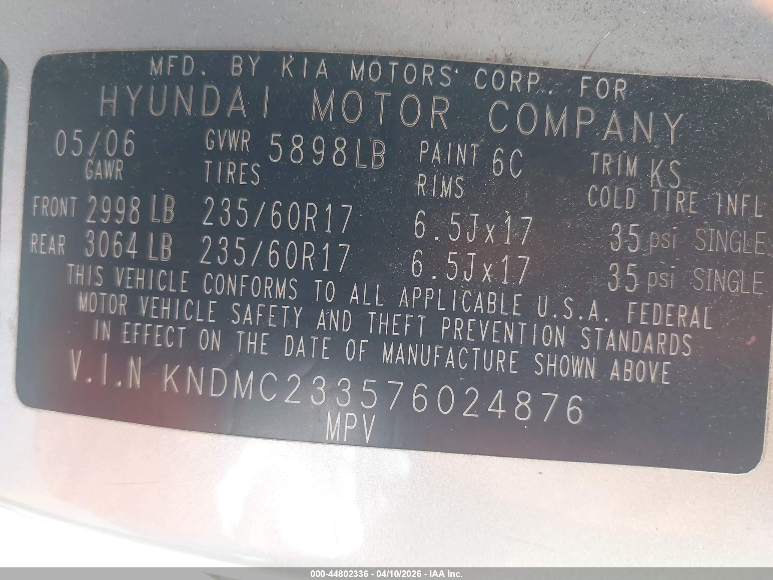 HYUNDAI ENTOURAGE image 9