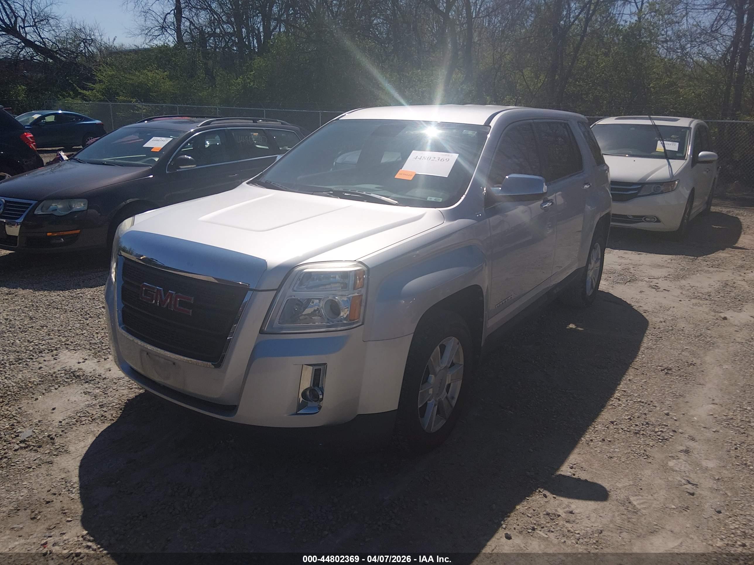 GMC TERRAIN image 2