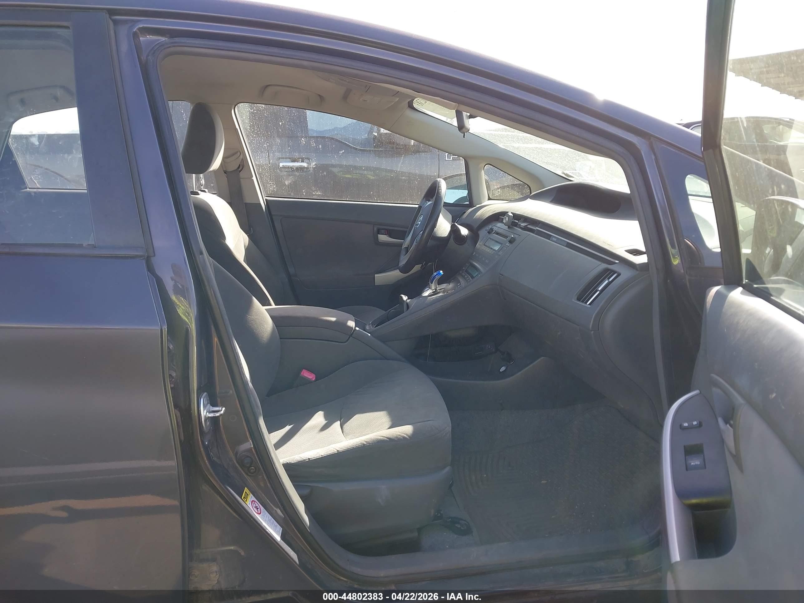 TOYOTA PRIUS image 5