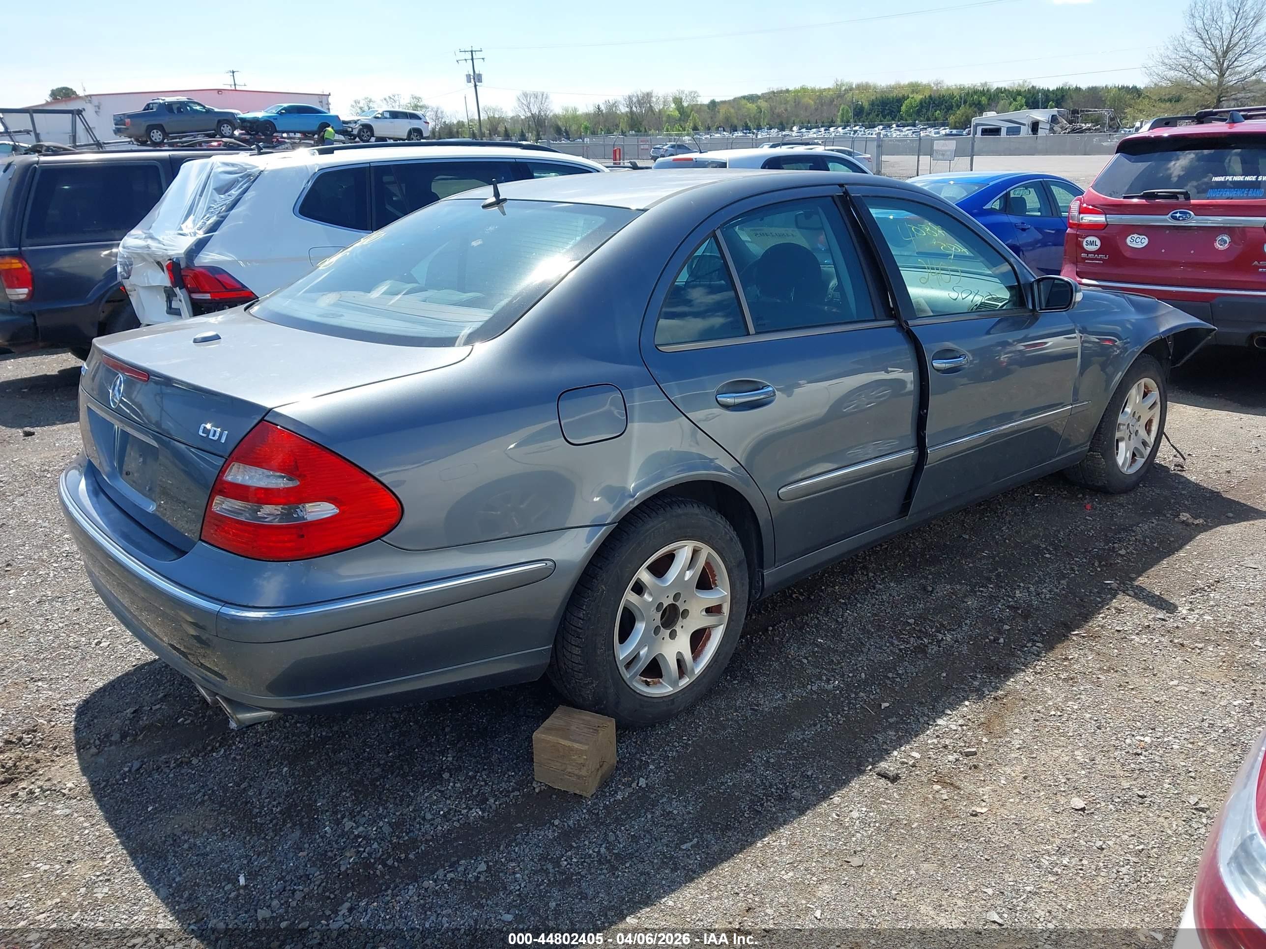 MERCEDES-BENZ E image 4