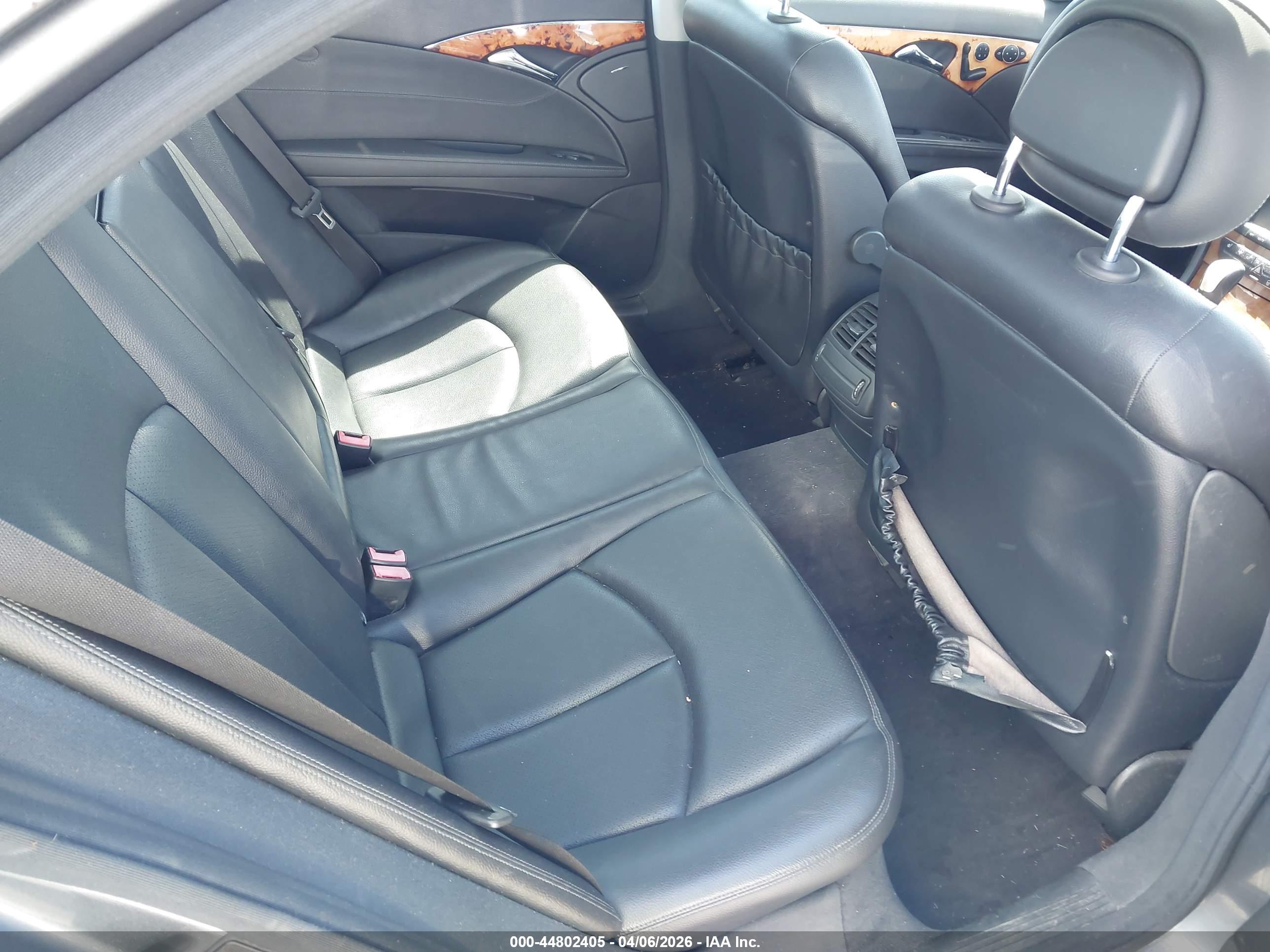 MERCEDES-BENZ E image 8