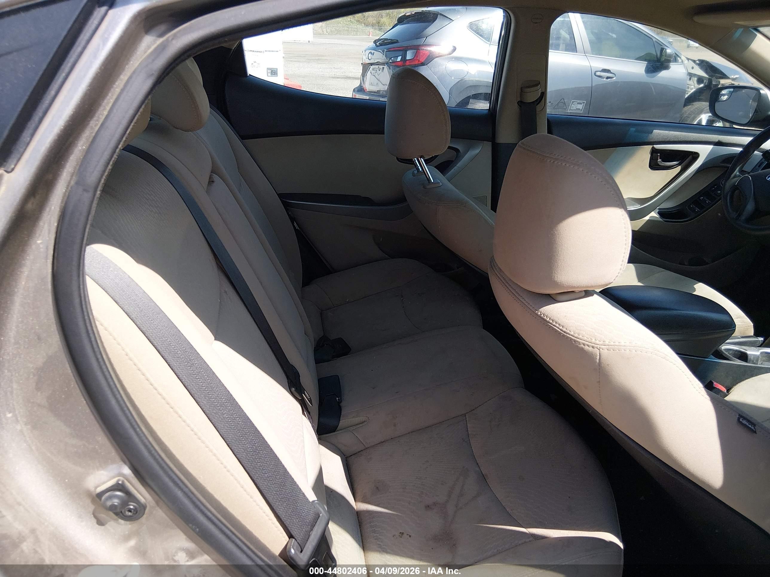 HYUNDAI ELANTRA image 8