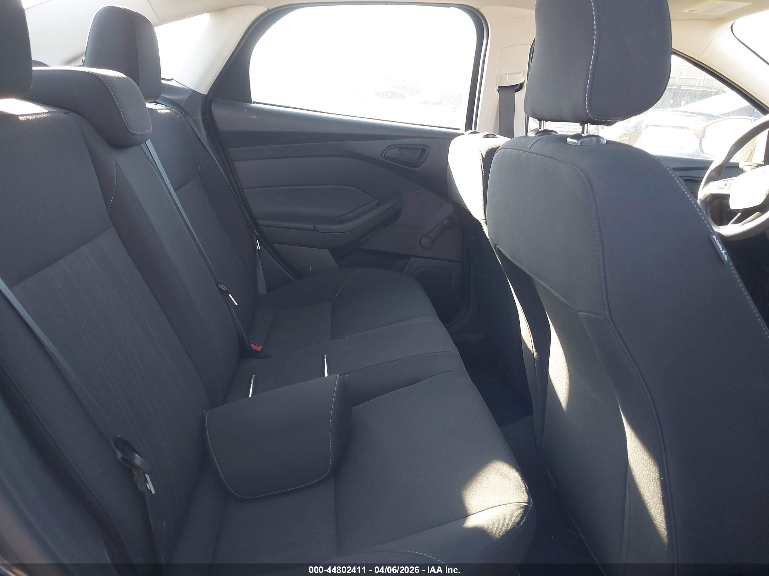 FORD FOCUS image 8