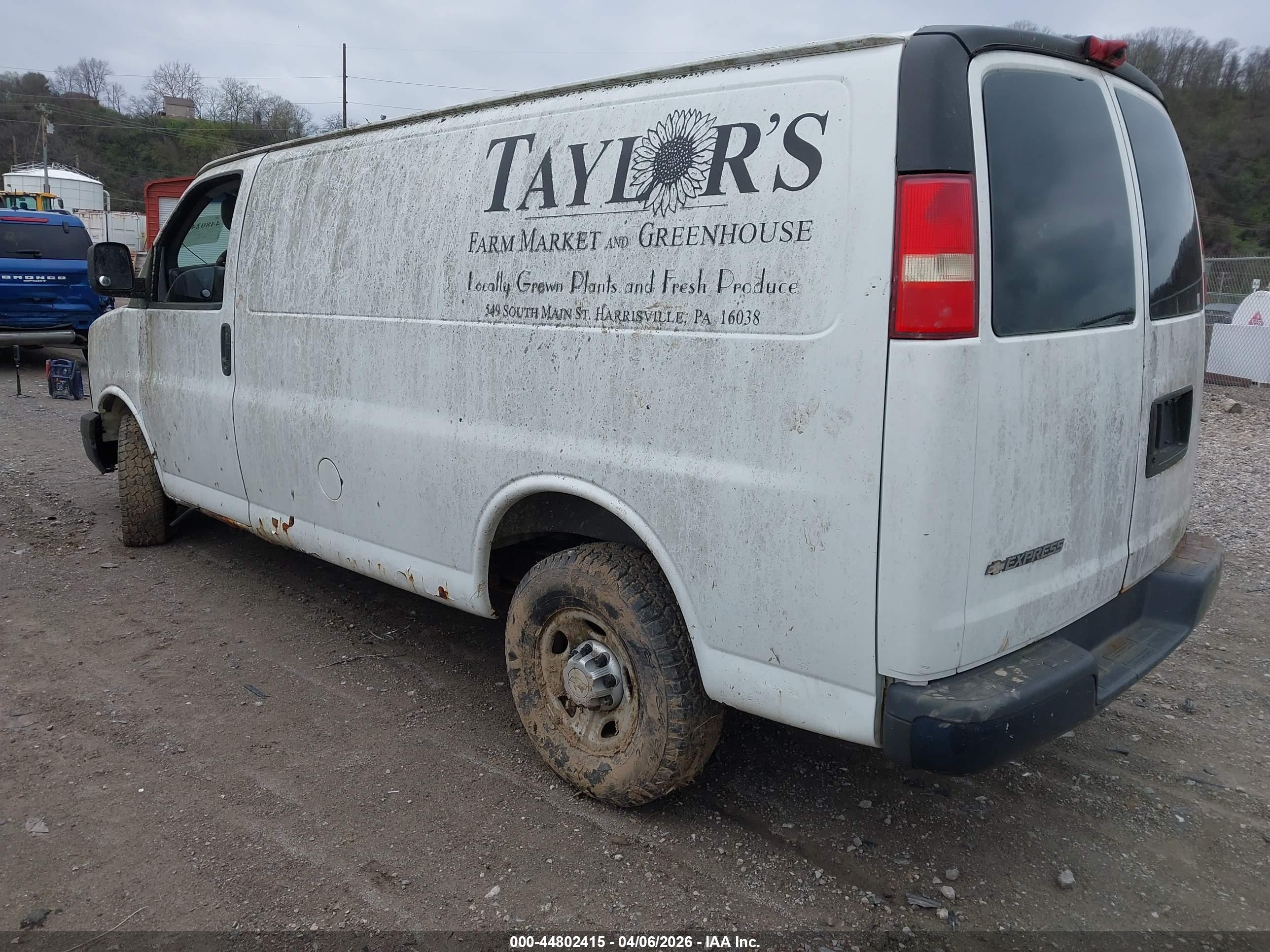 CHEVROLET EXPRESS image 3