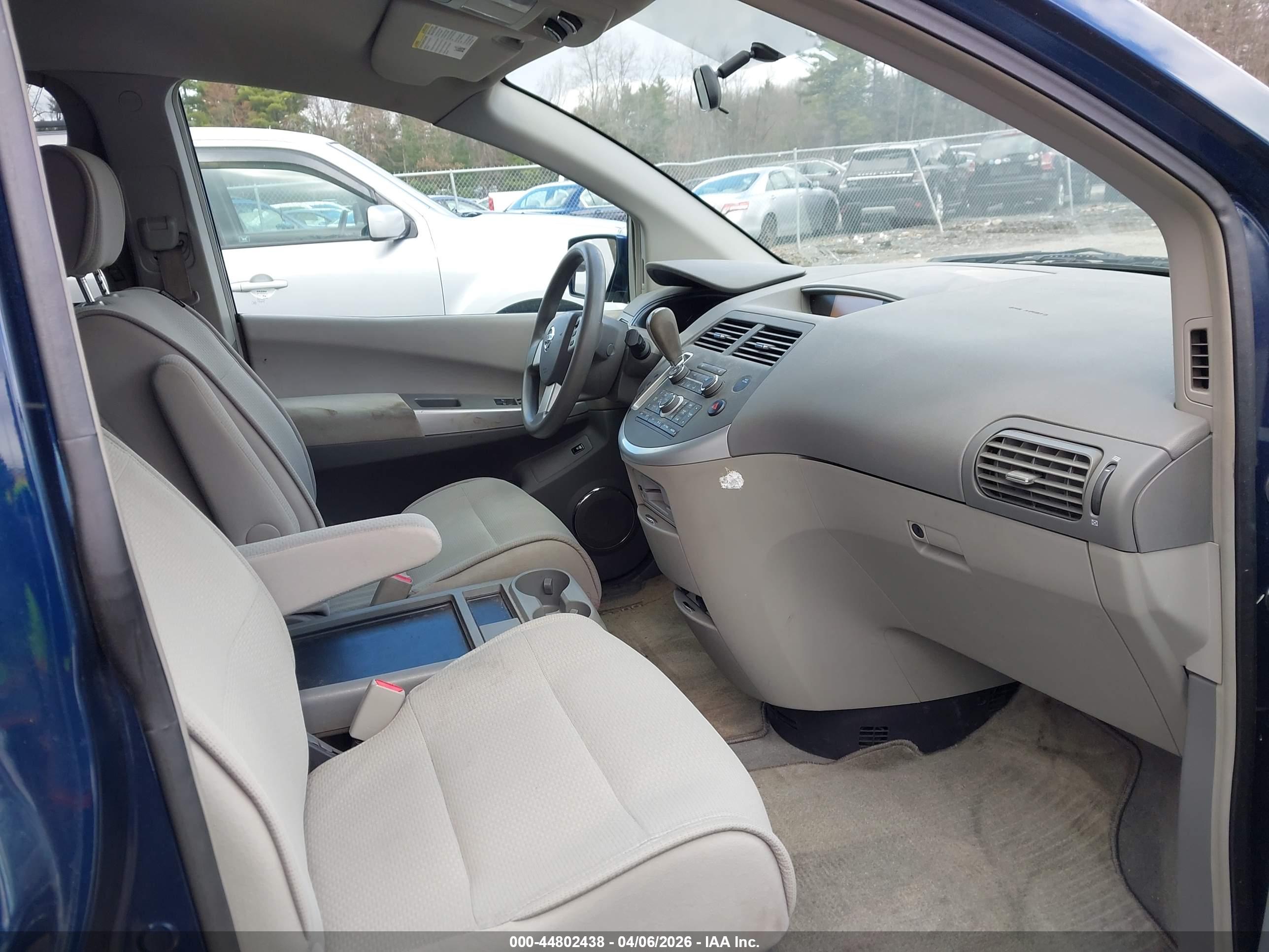 NISSAN QUEST image 5