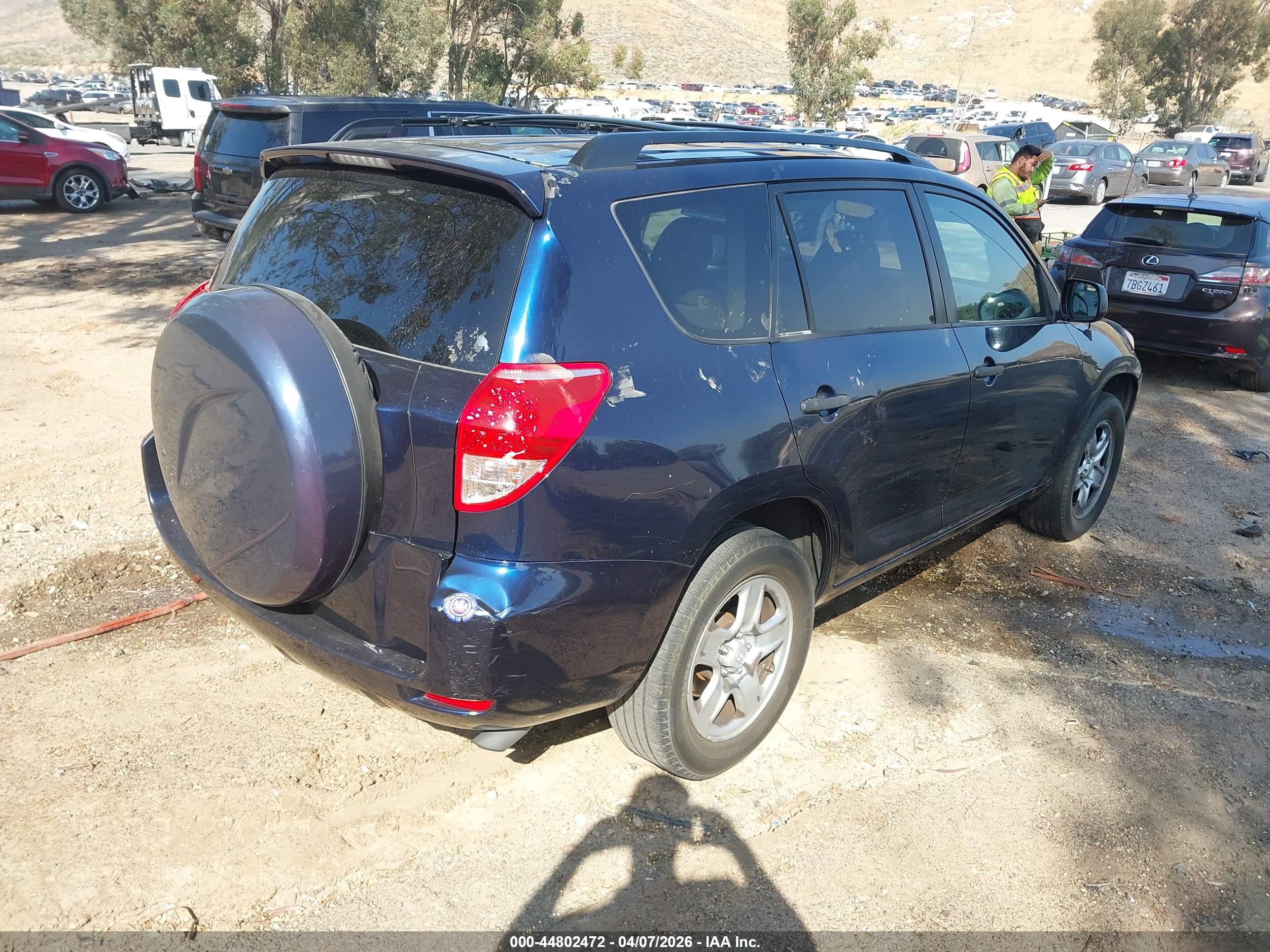 TOYOTA RAV4 image 4