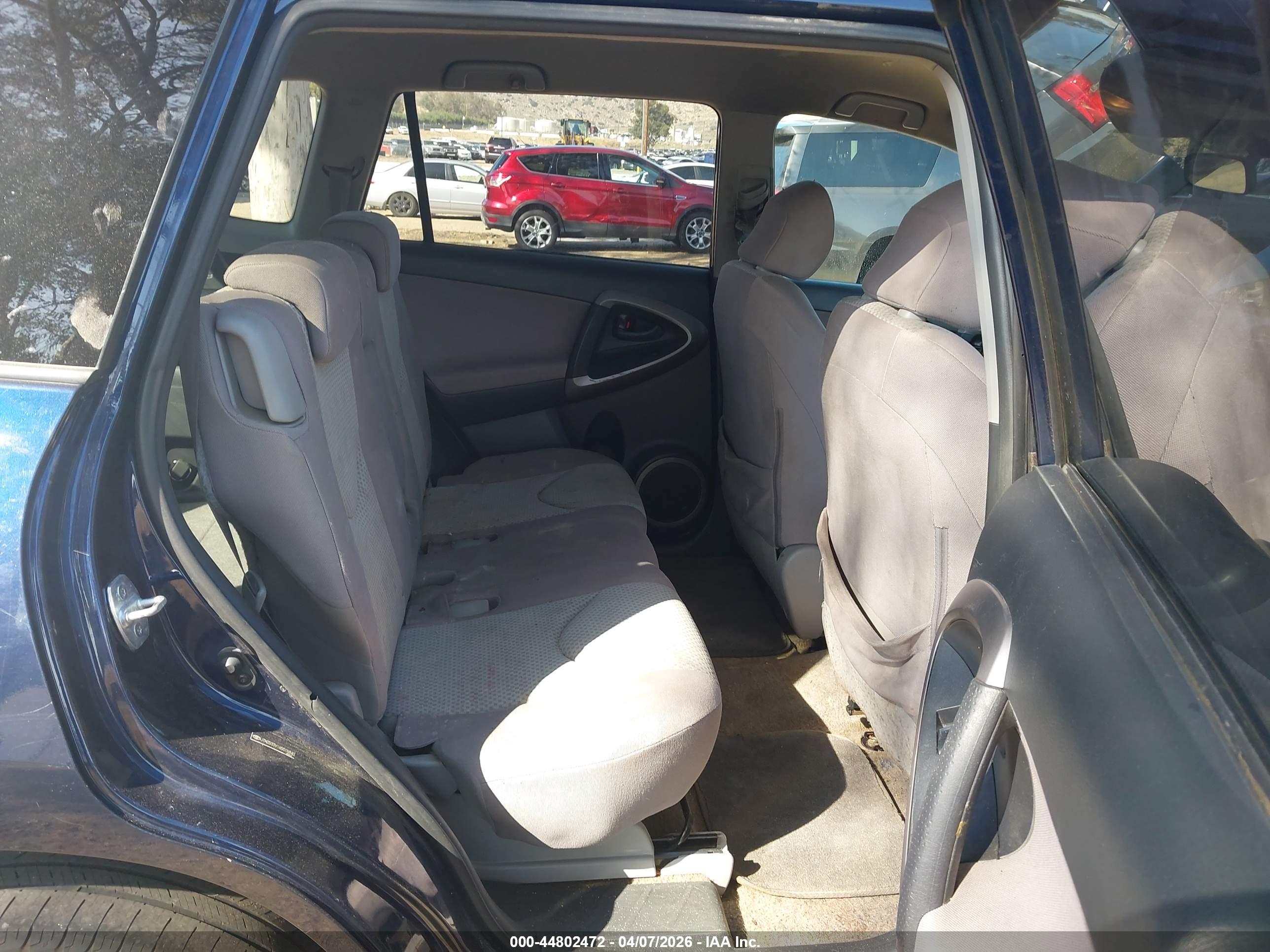 TOYOTA RAV4 image 8