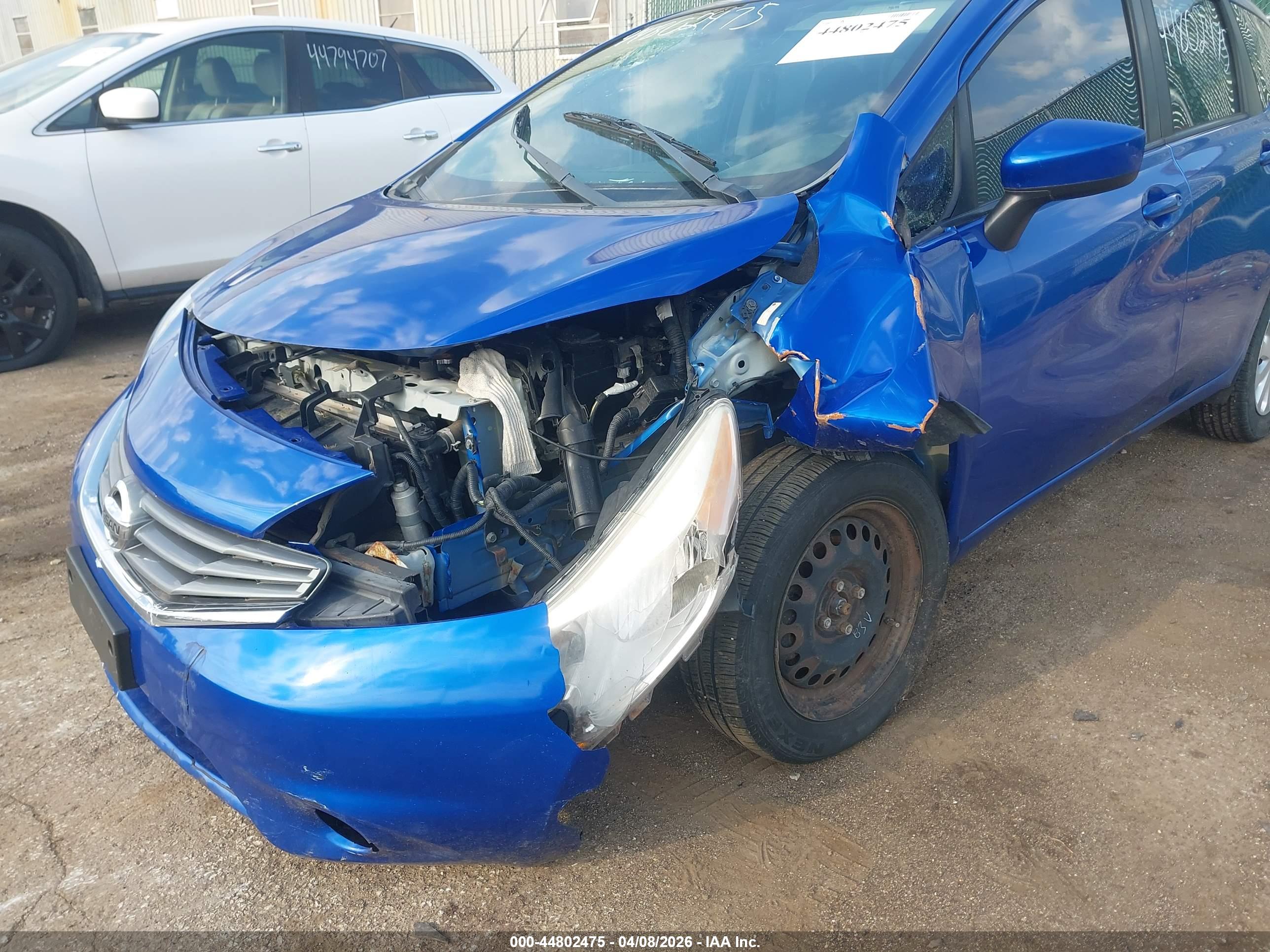 NISSAN VERSA image 6