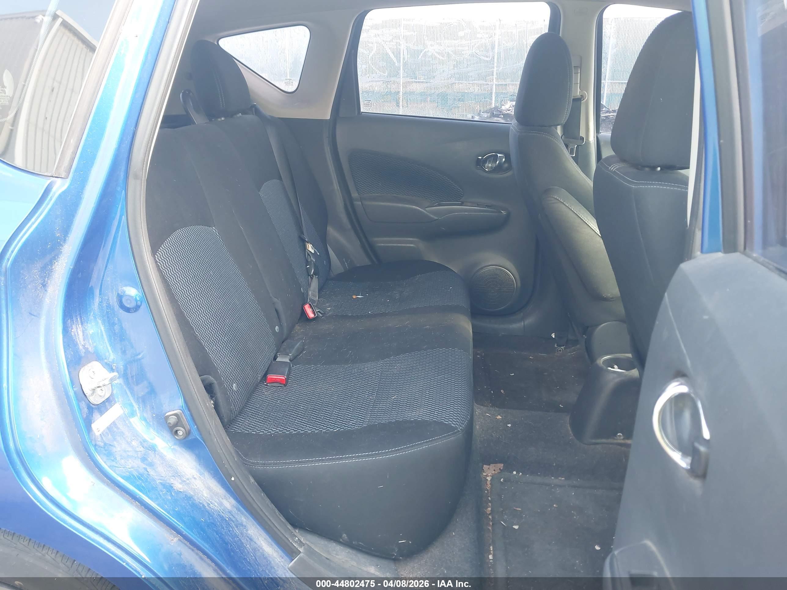 NISSAN VERSA image 8