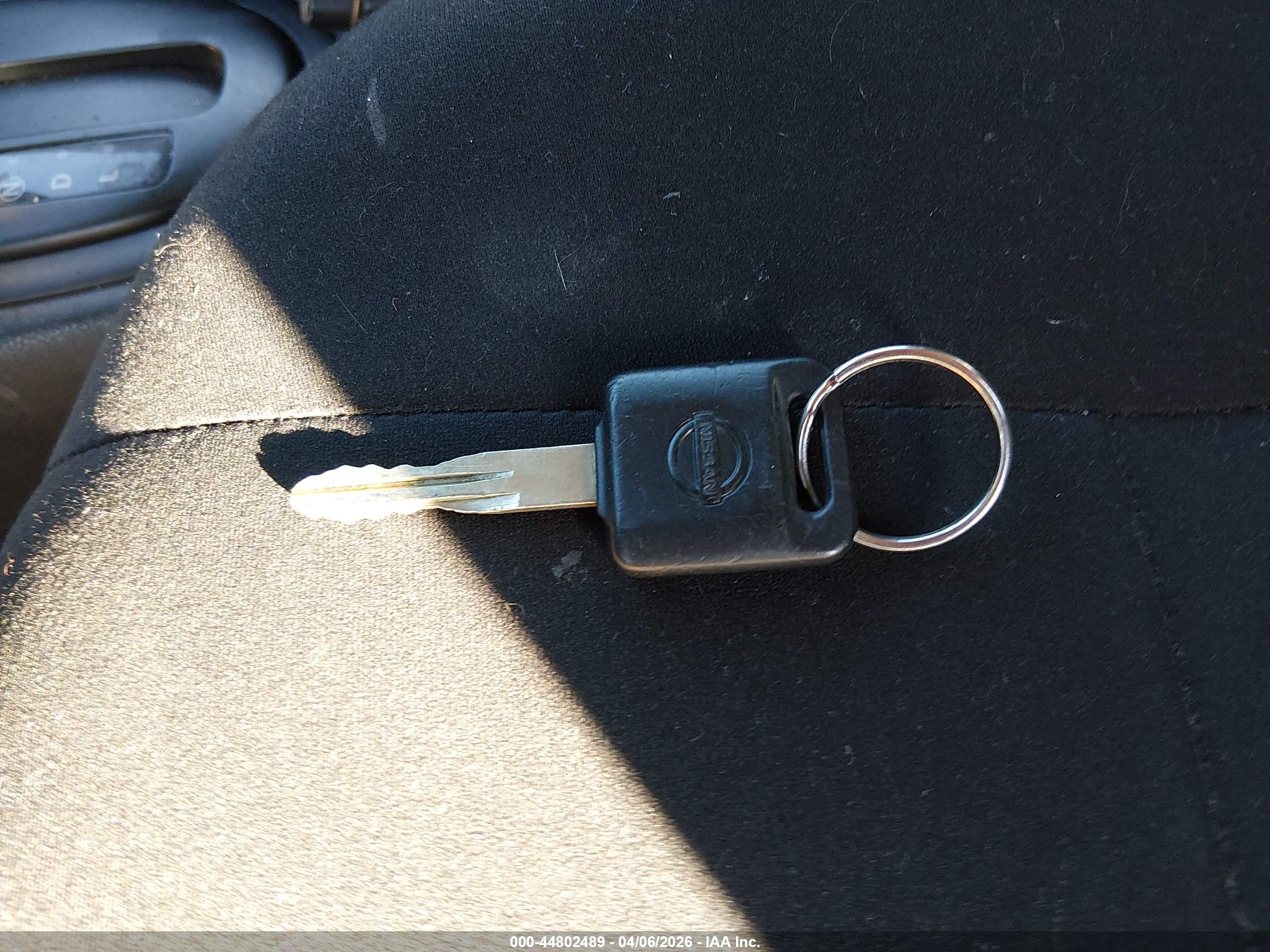 NISSAN VERSA image 11