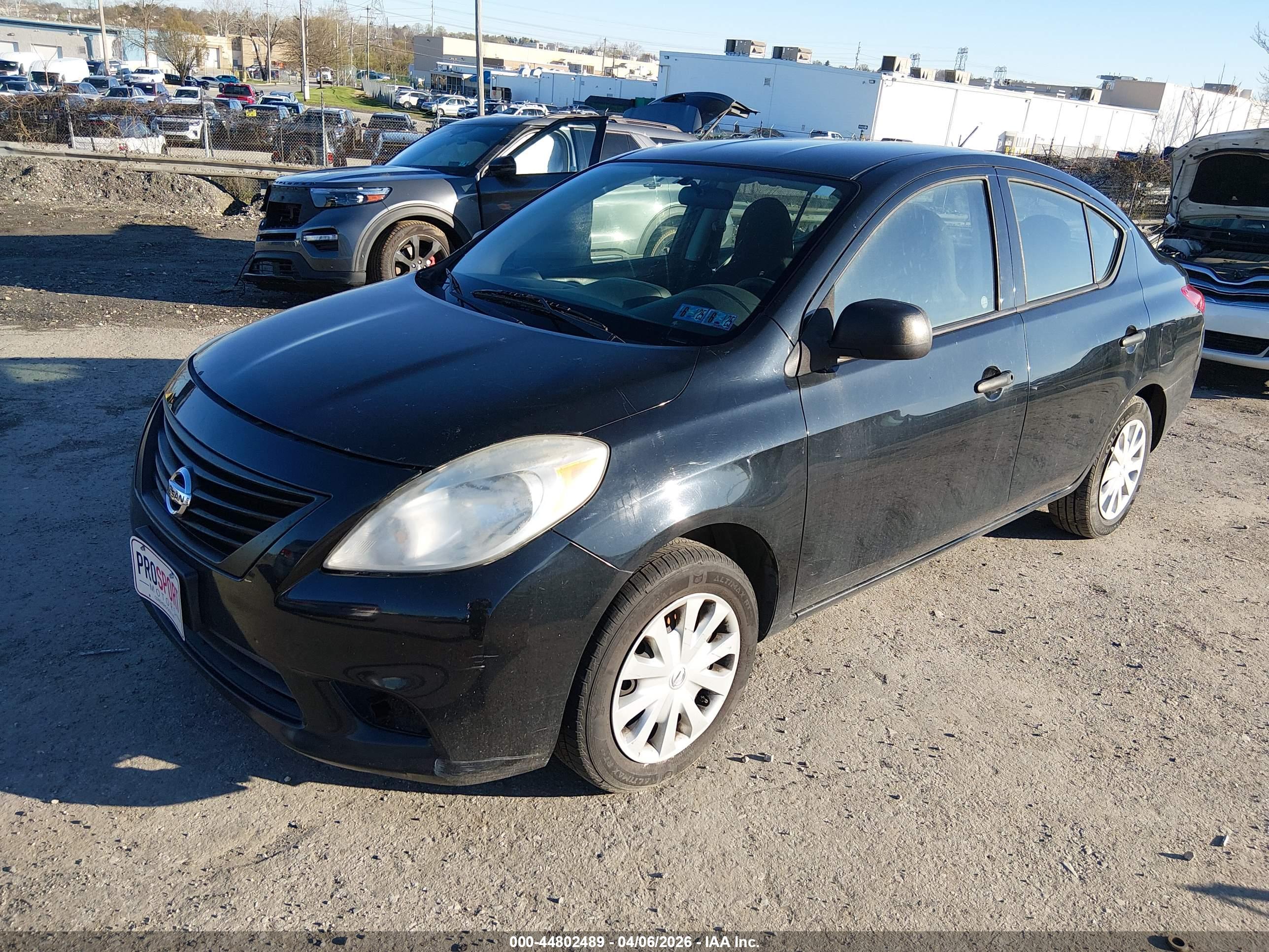 NISSAN VERSA image 2