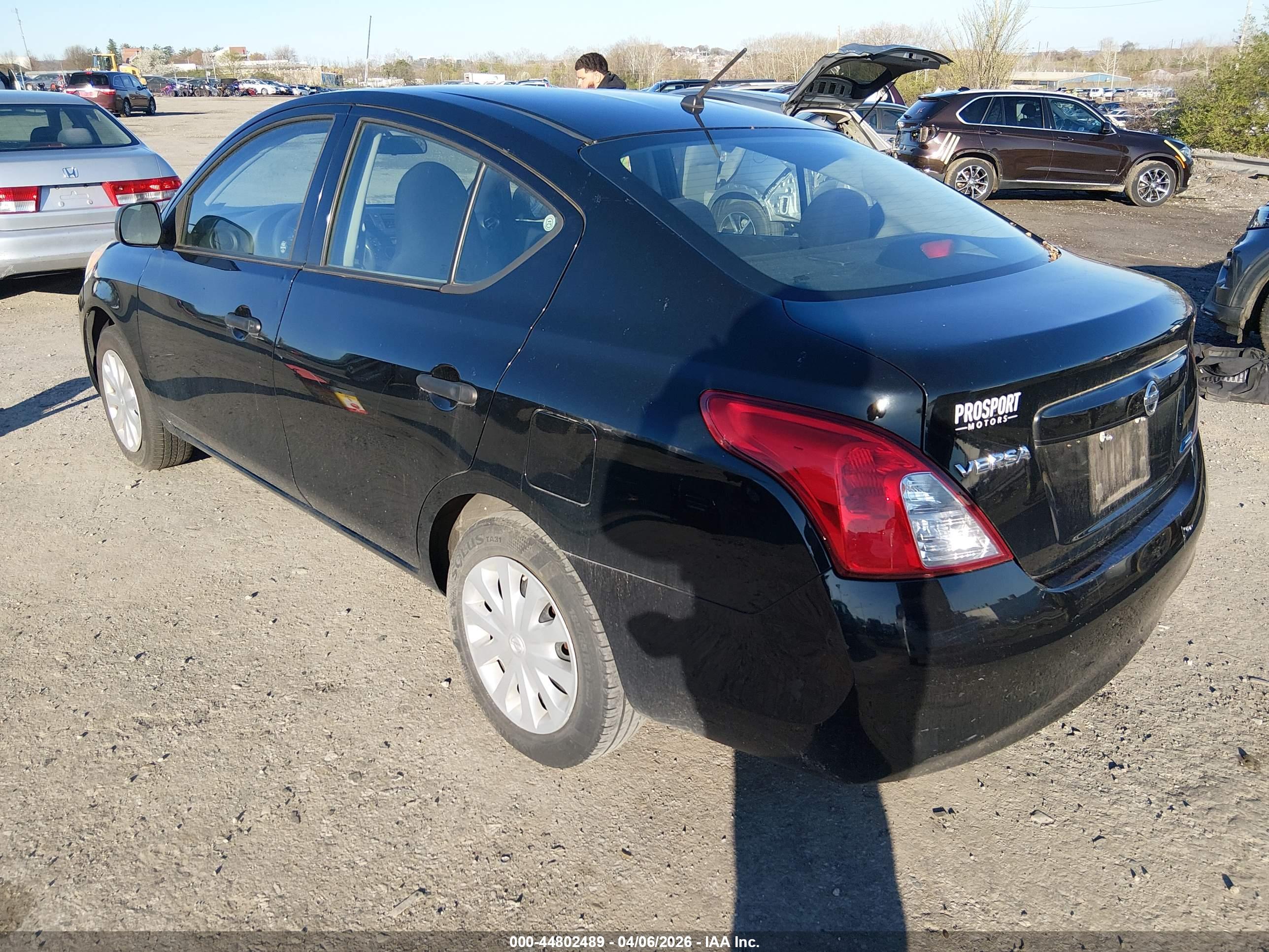 NISSAN VERSA image 3