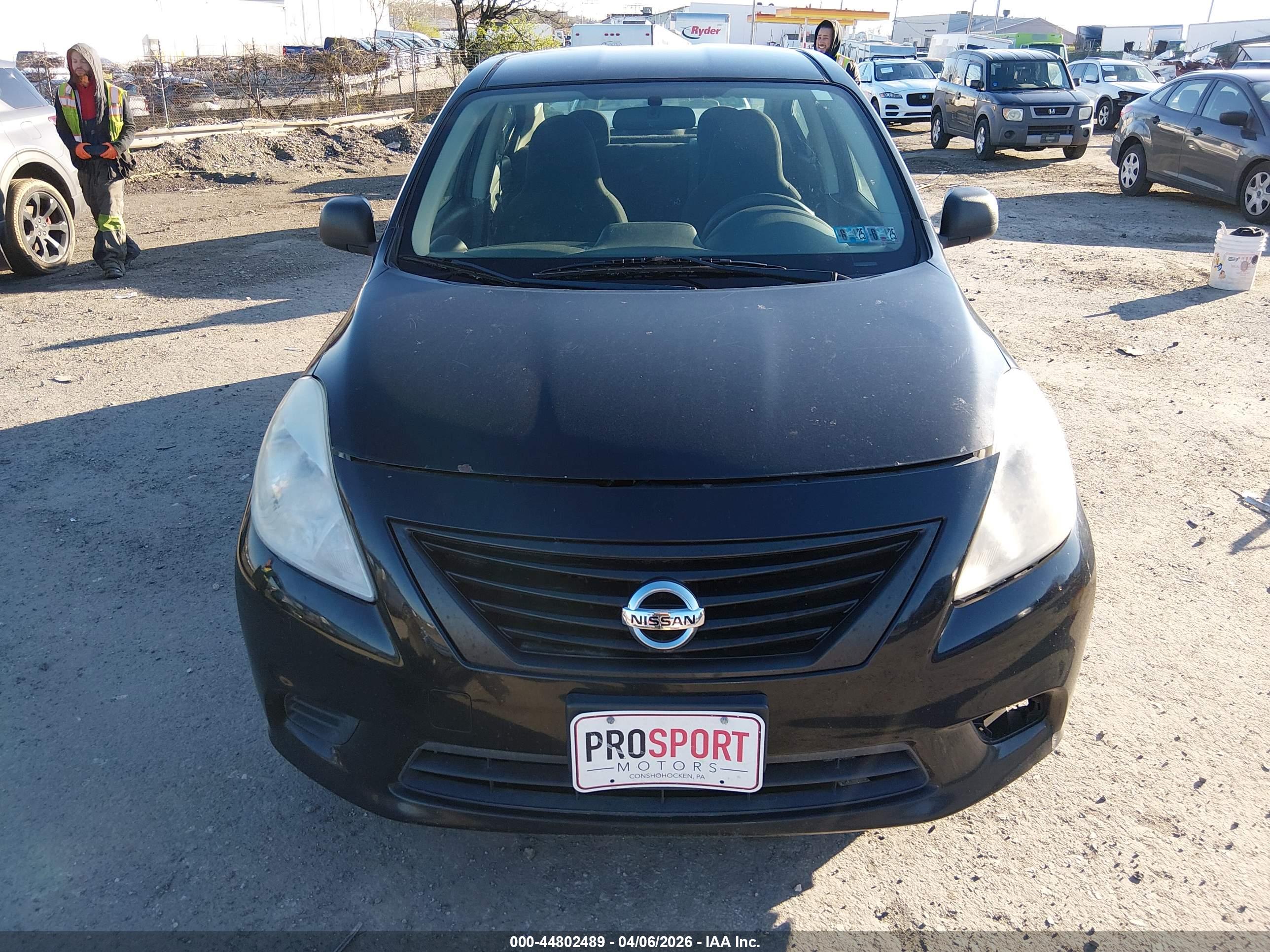 NISSAN VERSA image 6