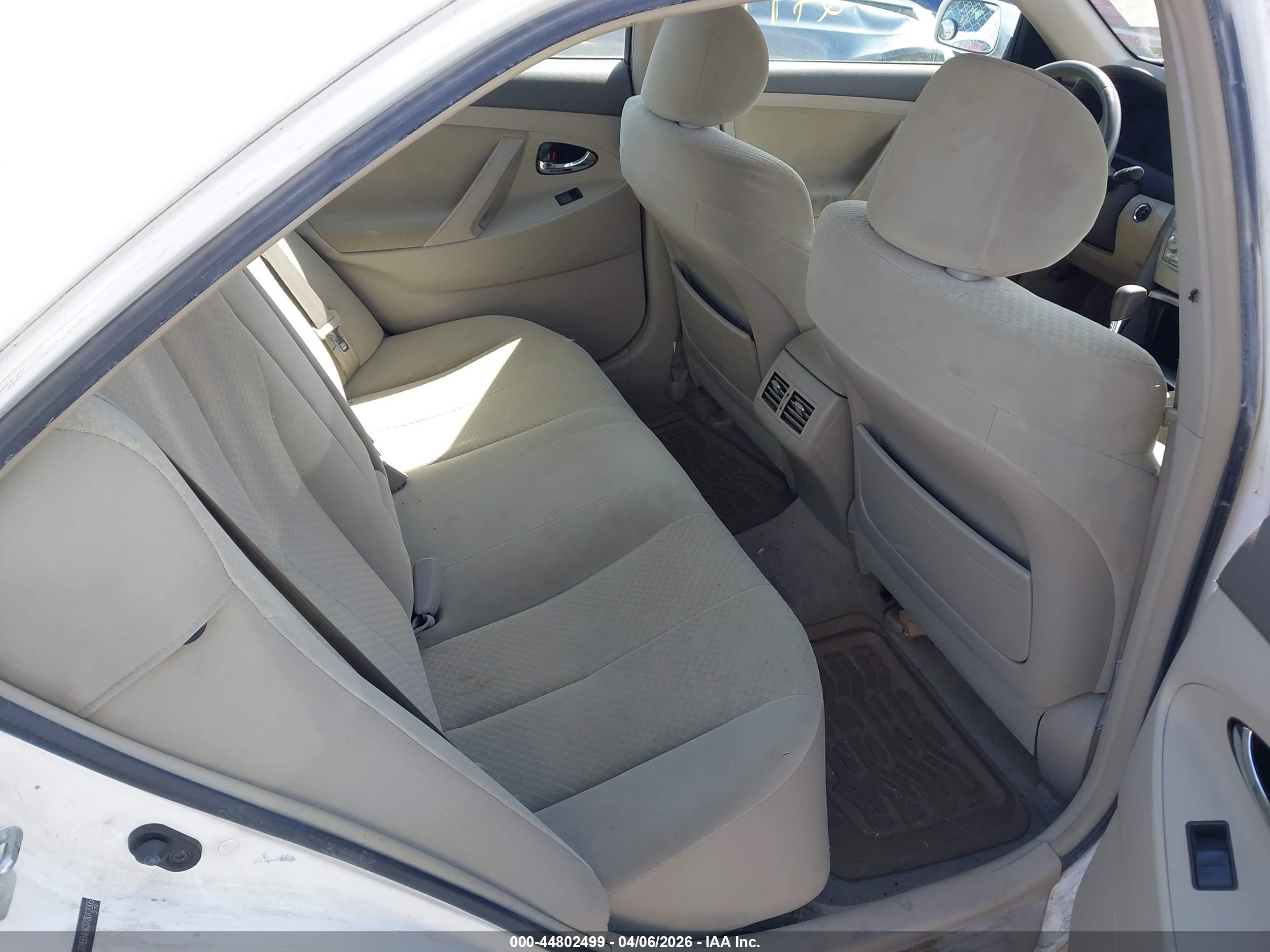 TOYOTA CAMRY image 8