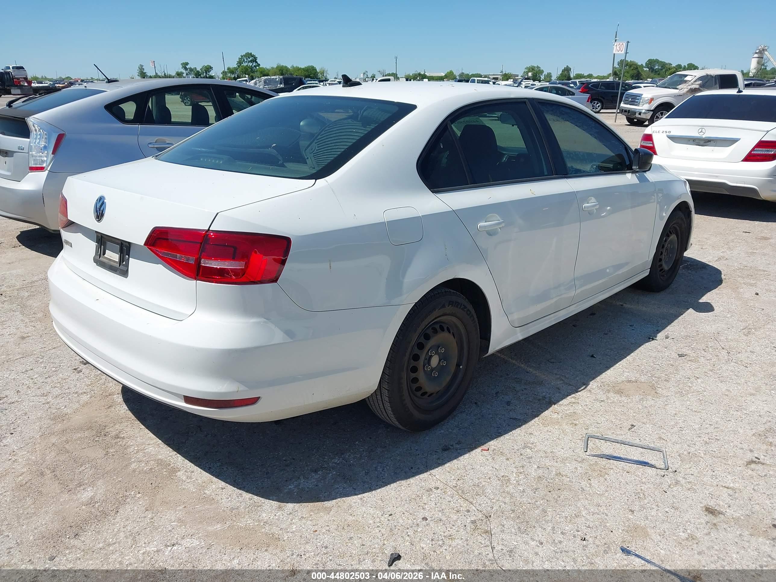 VOLKSWAGEN JETTA image 4