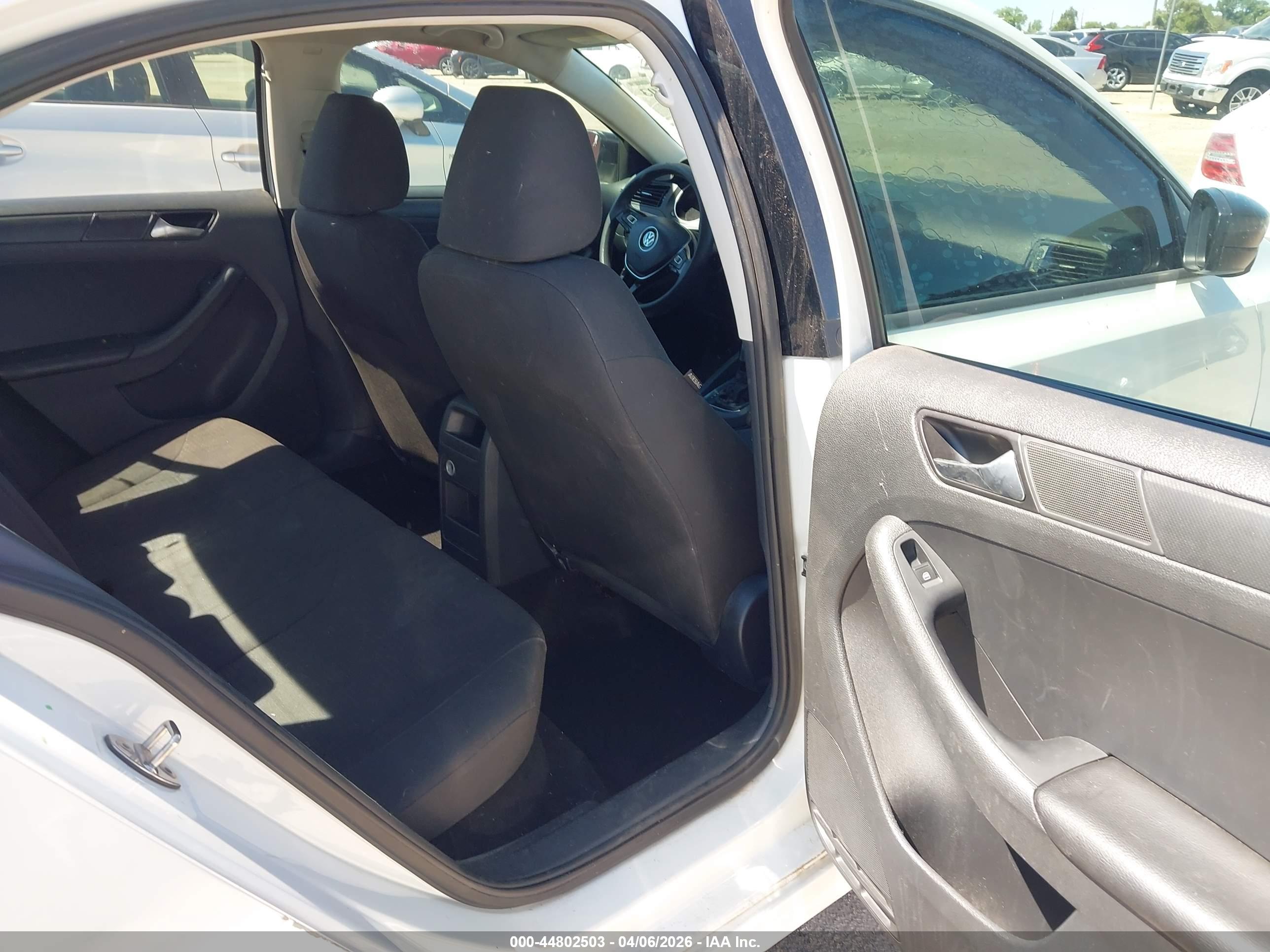 VOLKSWAGEN JETTA image 8