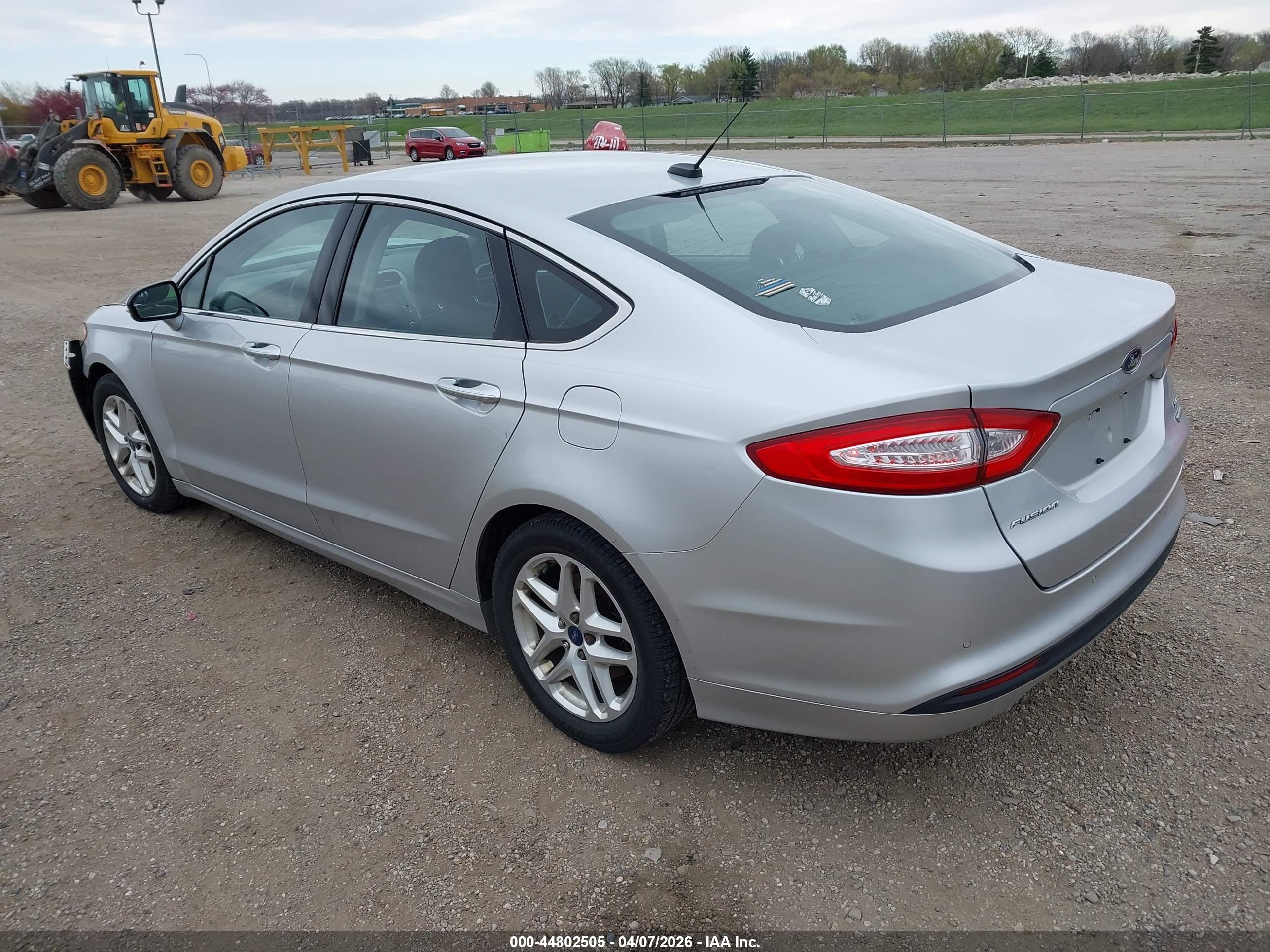 FORD FUSION image 3