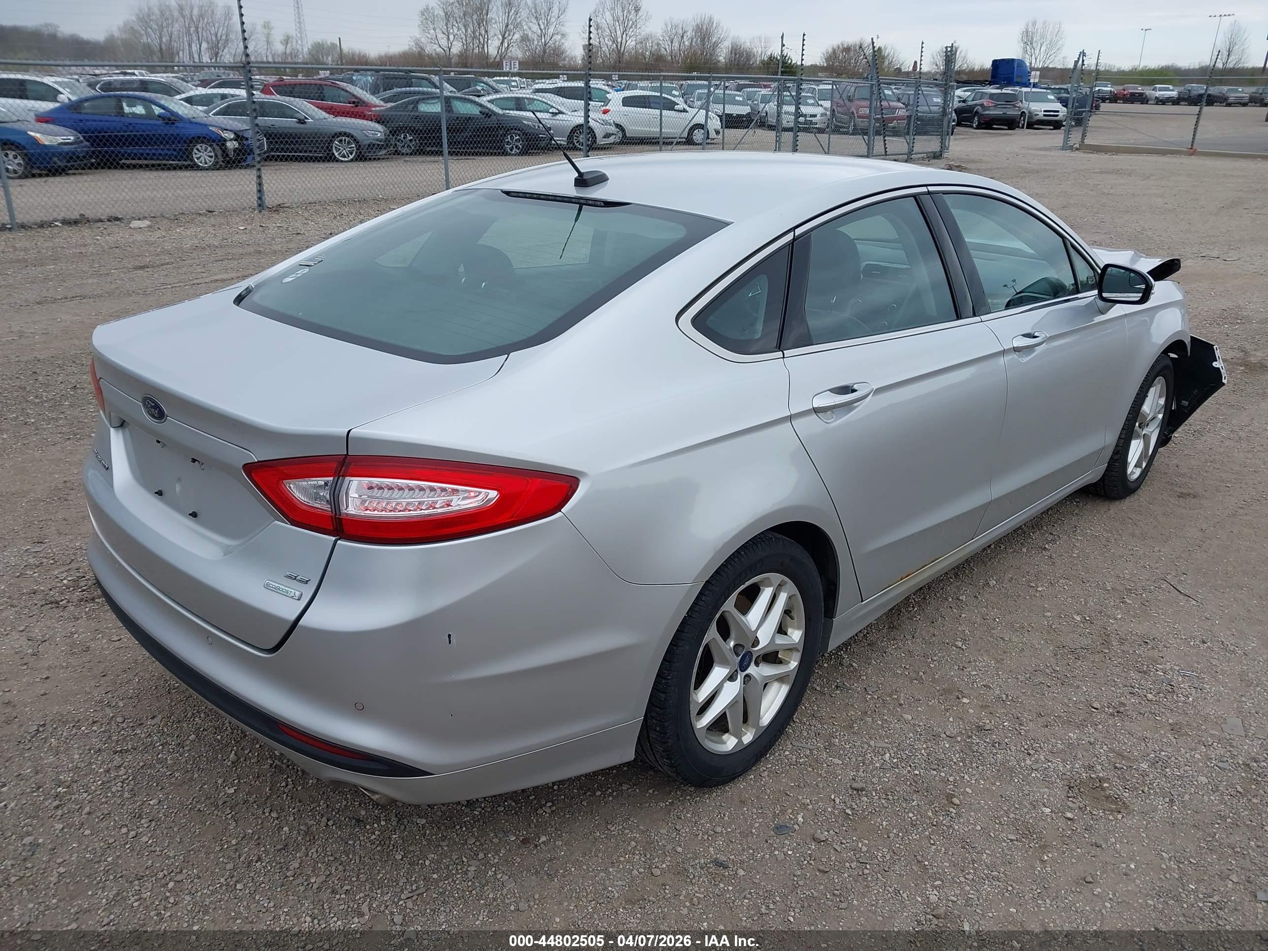 FORD FUSION image 4