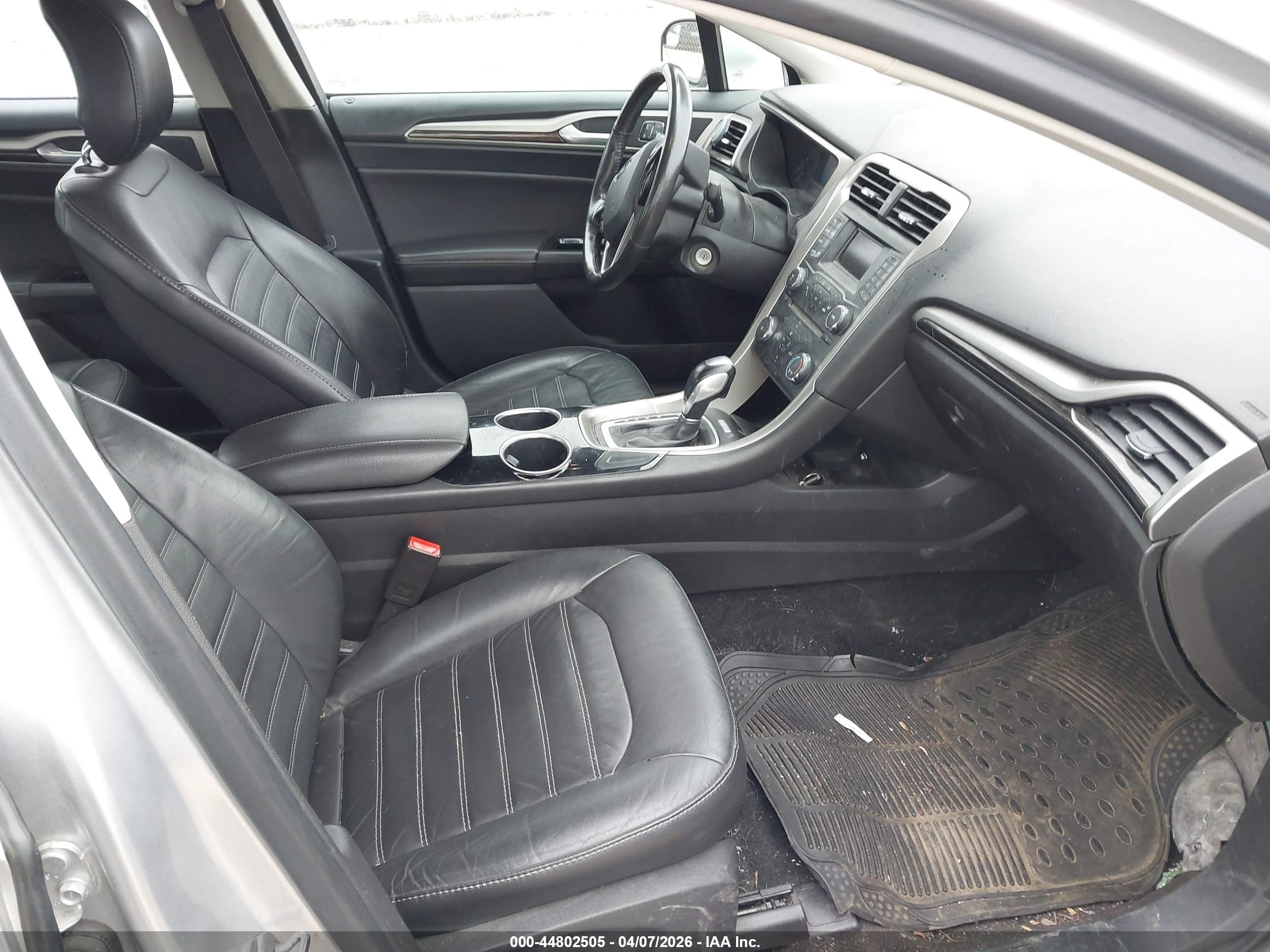 FORD FUSION image 5
