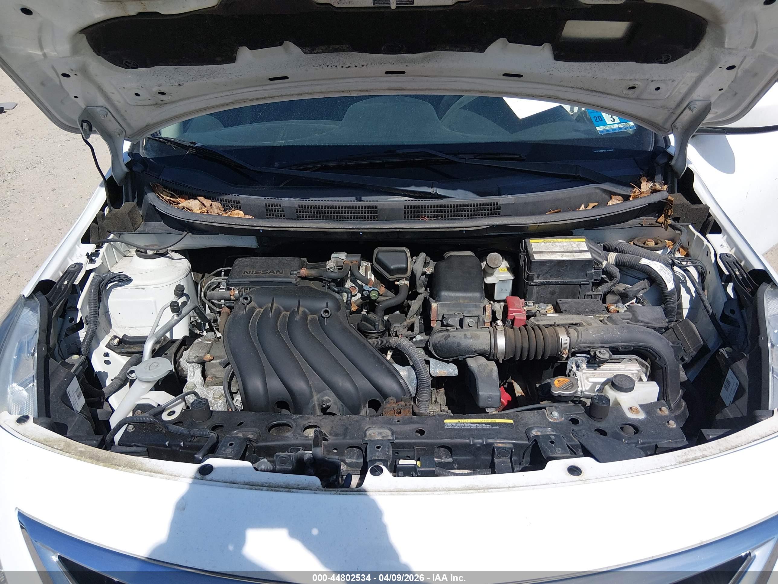 NISSAN VERSA image 10