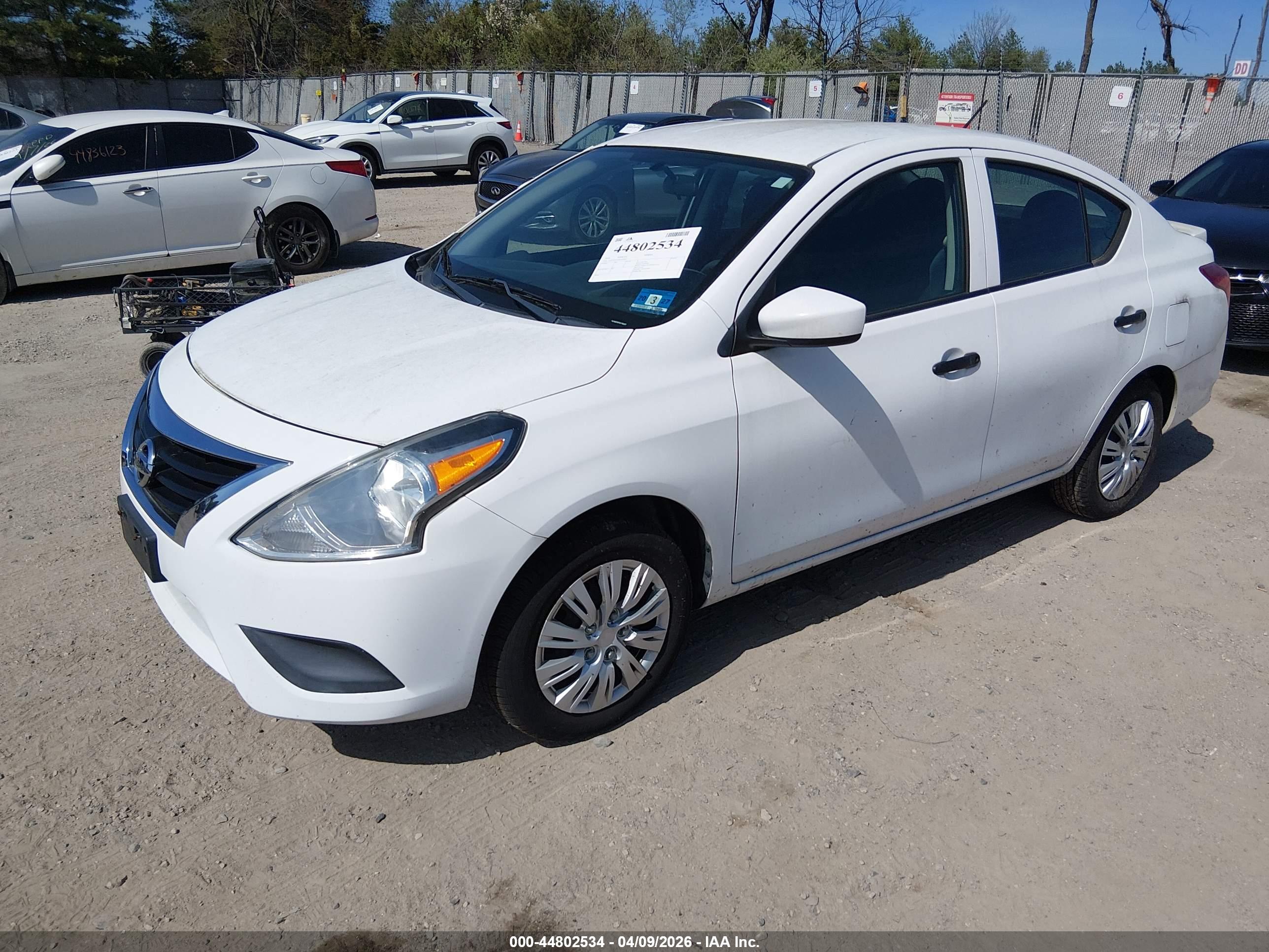 NISSAN VERSA image 2