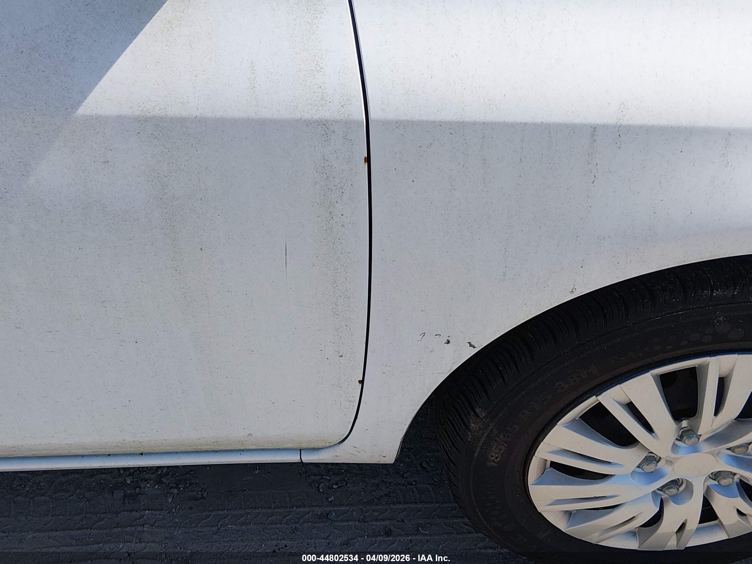 NISSAN VERSA image 6