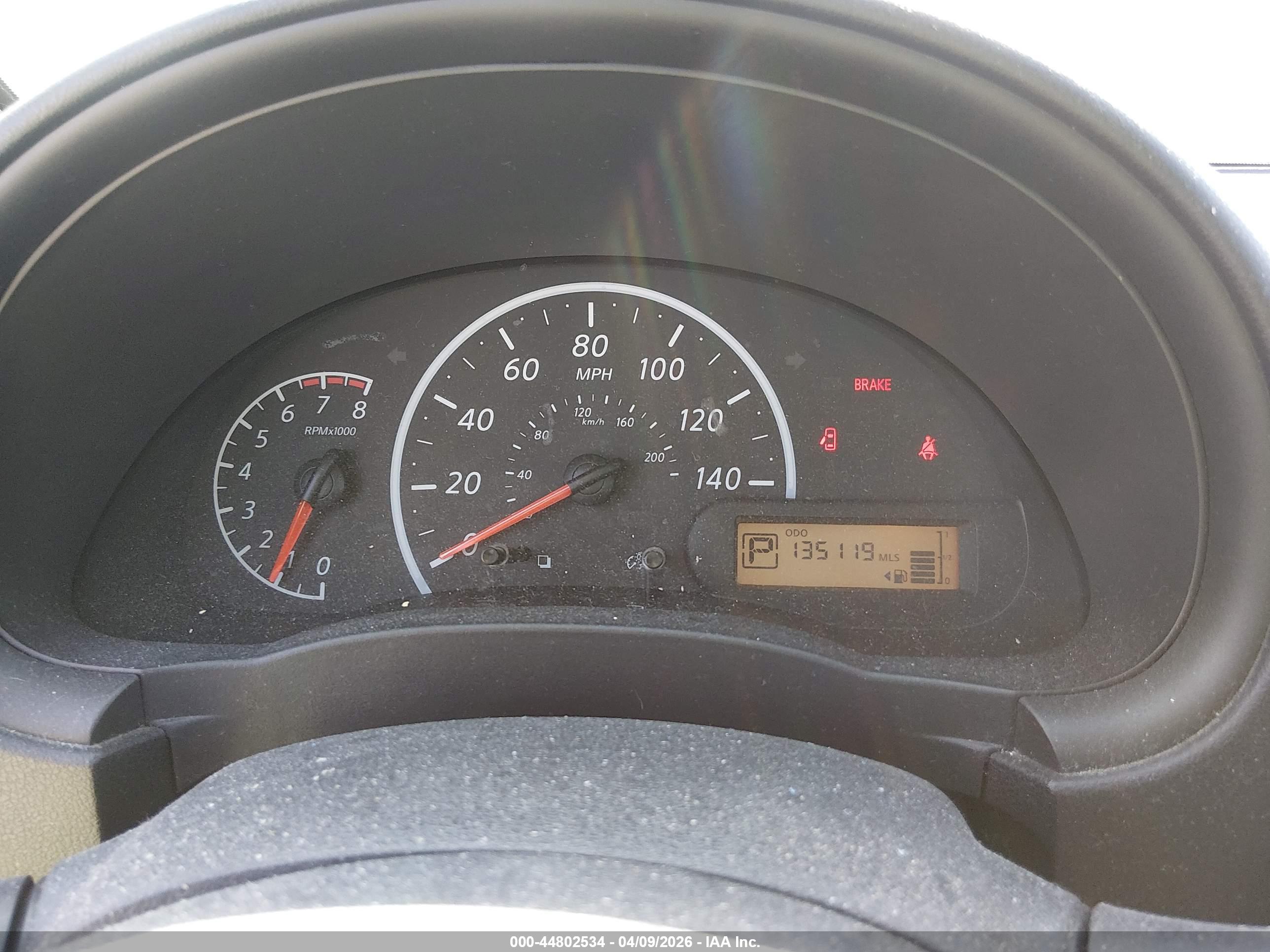 NISSAN VERSA image 7