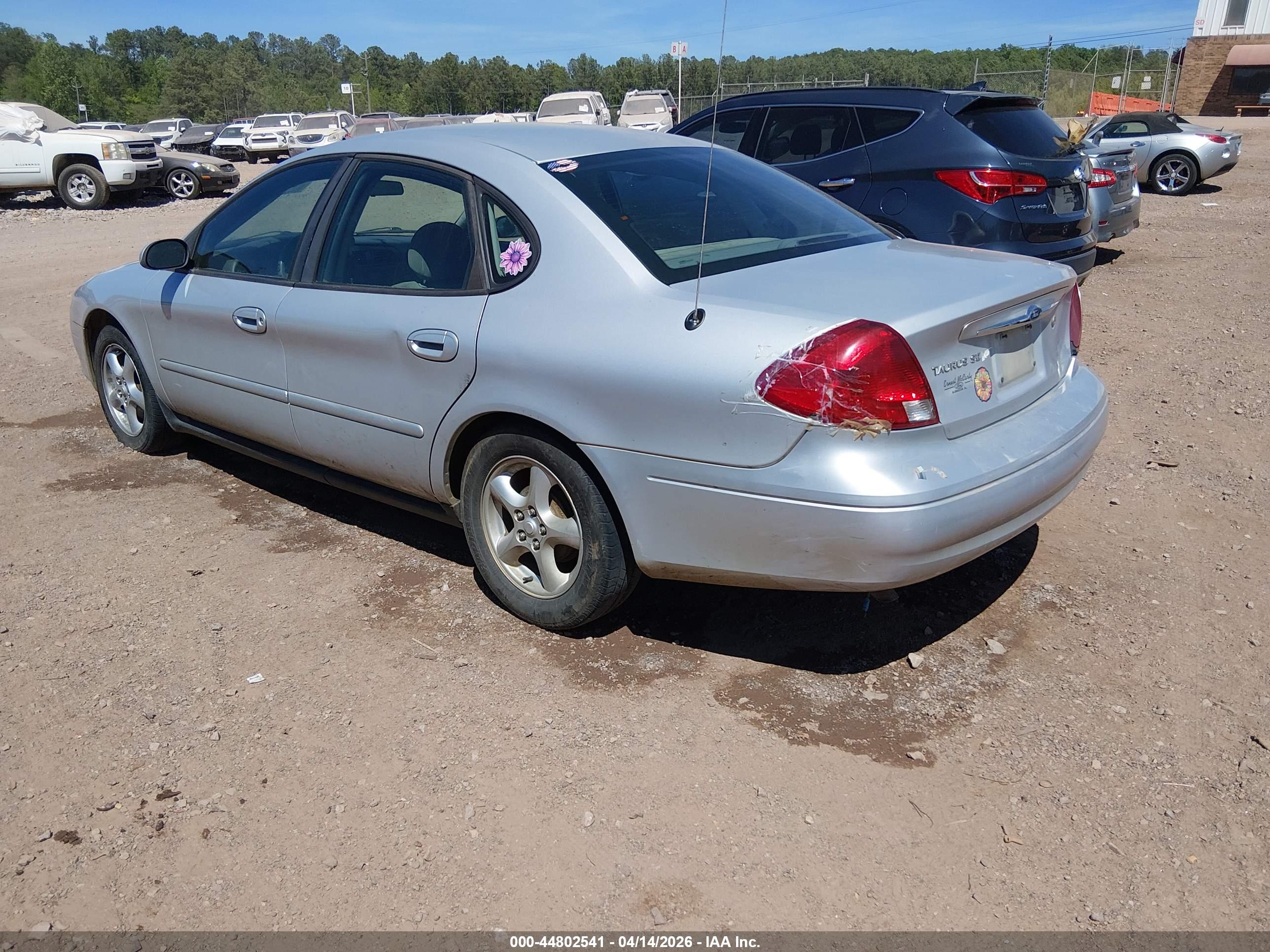 FORD TAURUS image 3