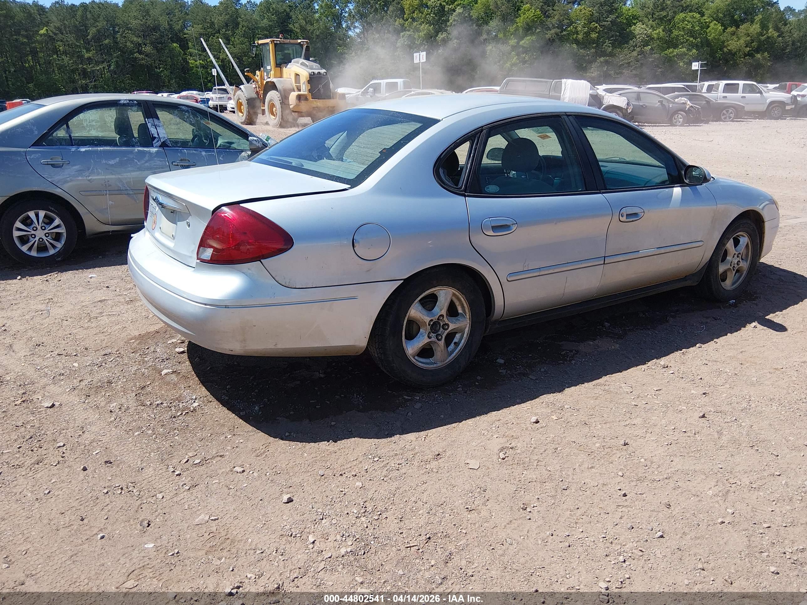FORD TAURUS image 4