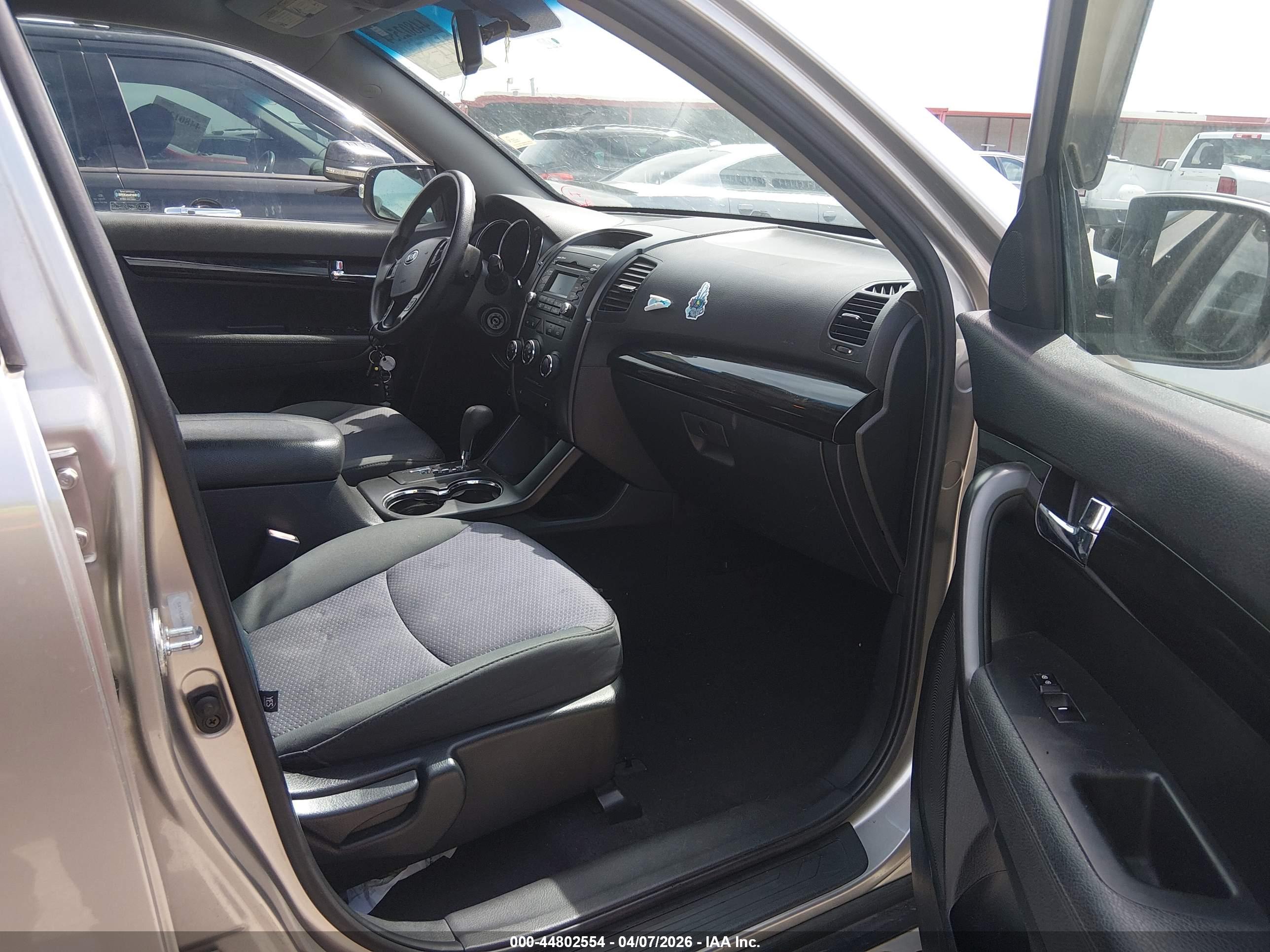 KIA SORENTO image 5