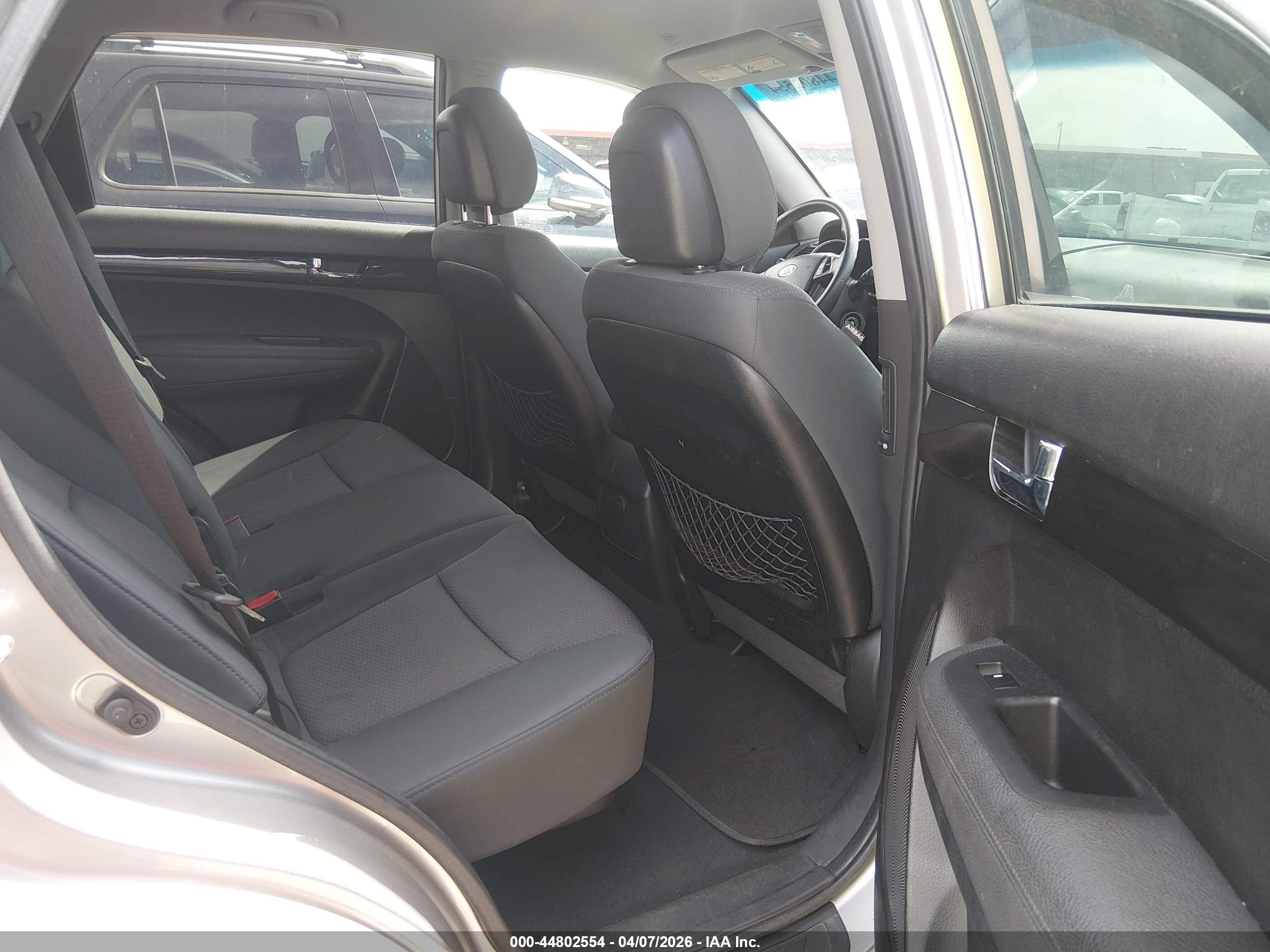 KIA SORENTO image 8
