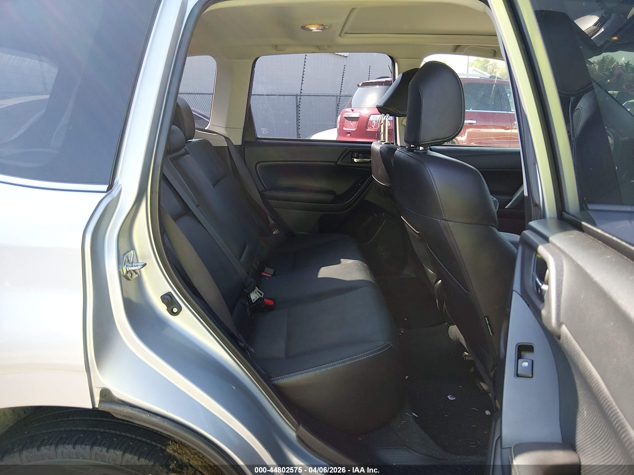 SUBARU FORESTER image 8