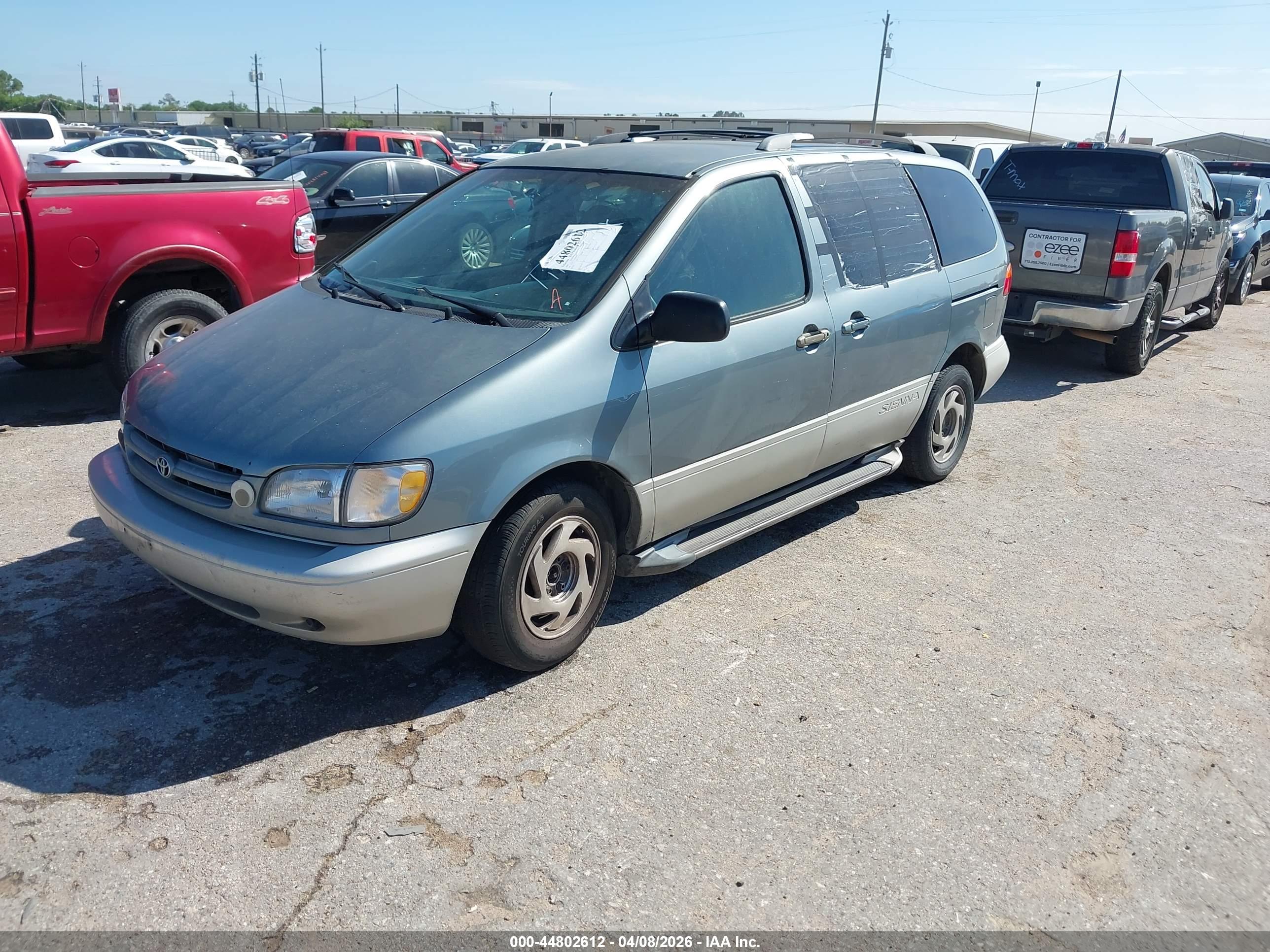 TOYOTA SIENNA image 2
