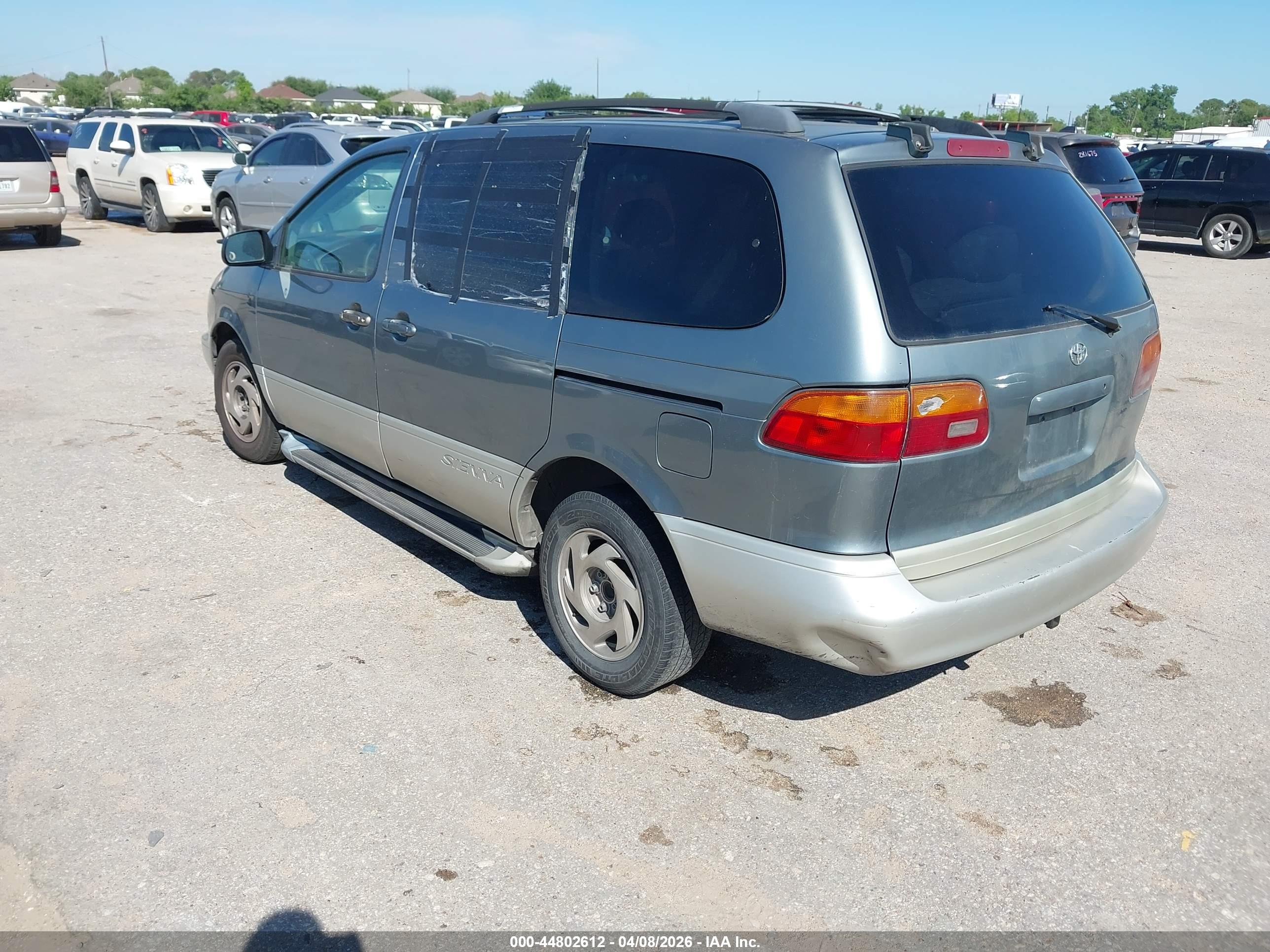 TOYOTA SIENNA image 3