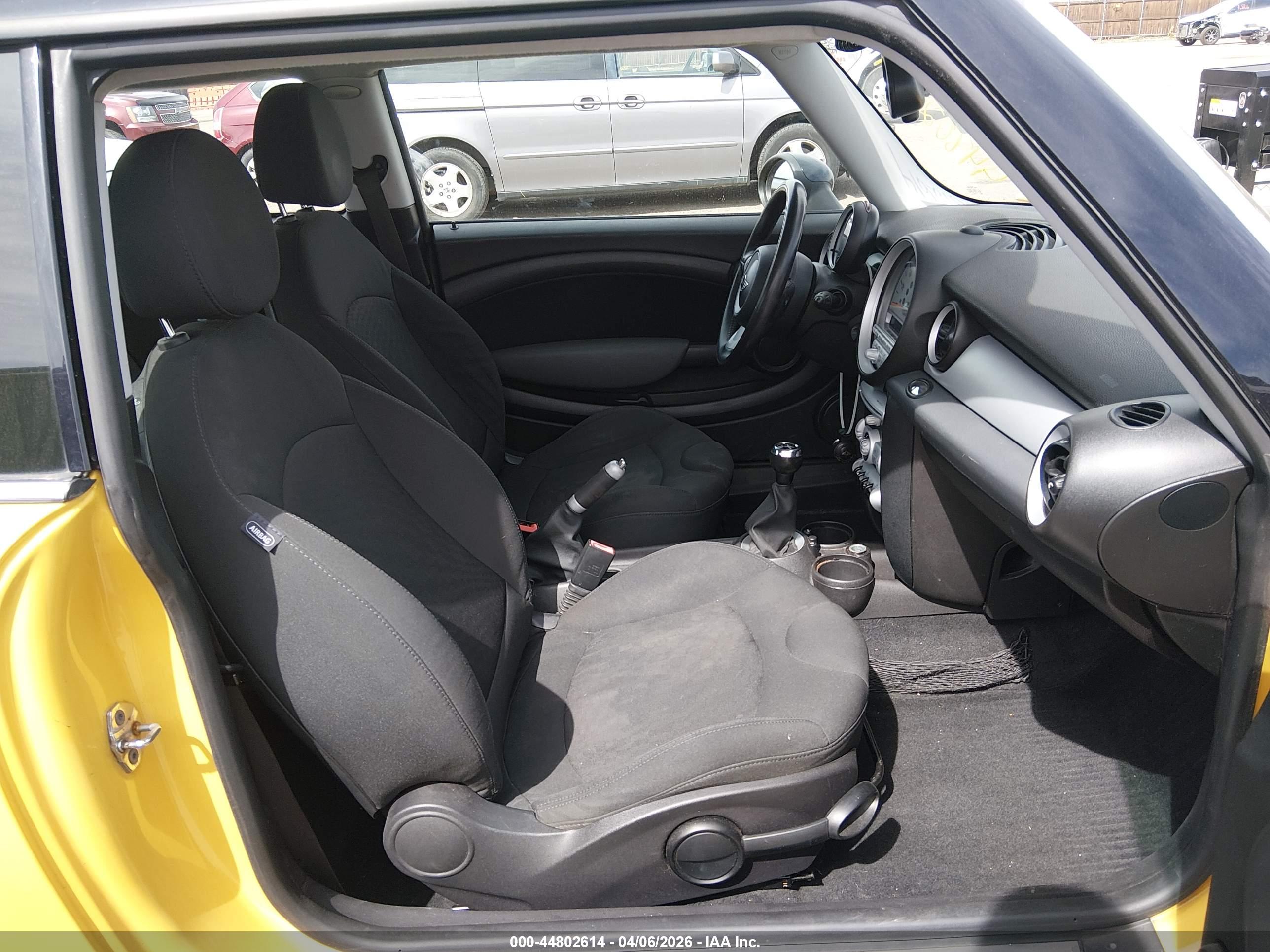 MINI COOPER image 5