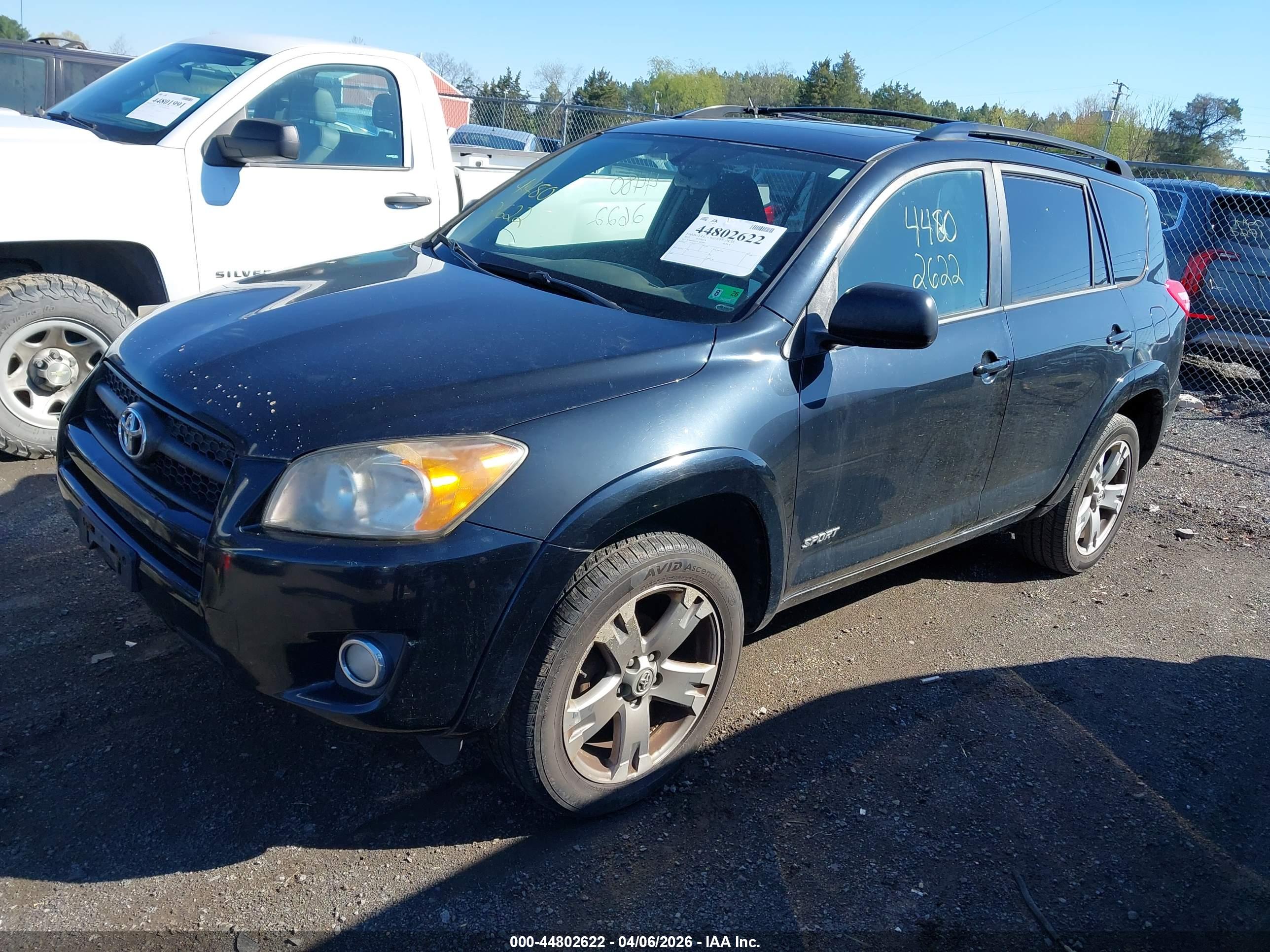 TOYOTA RAV4 image 2