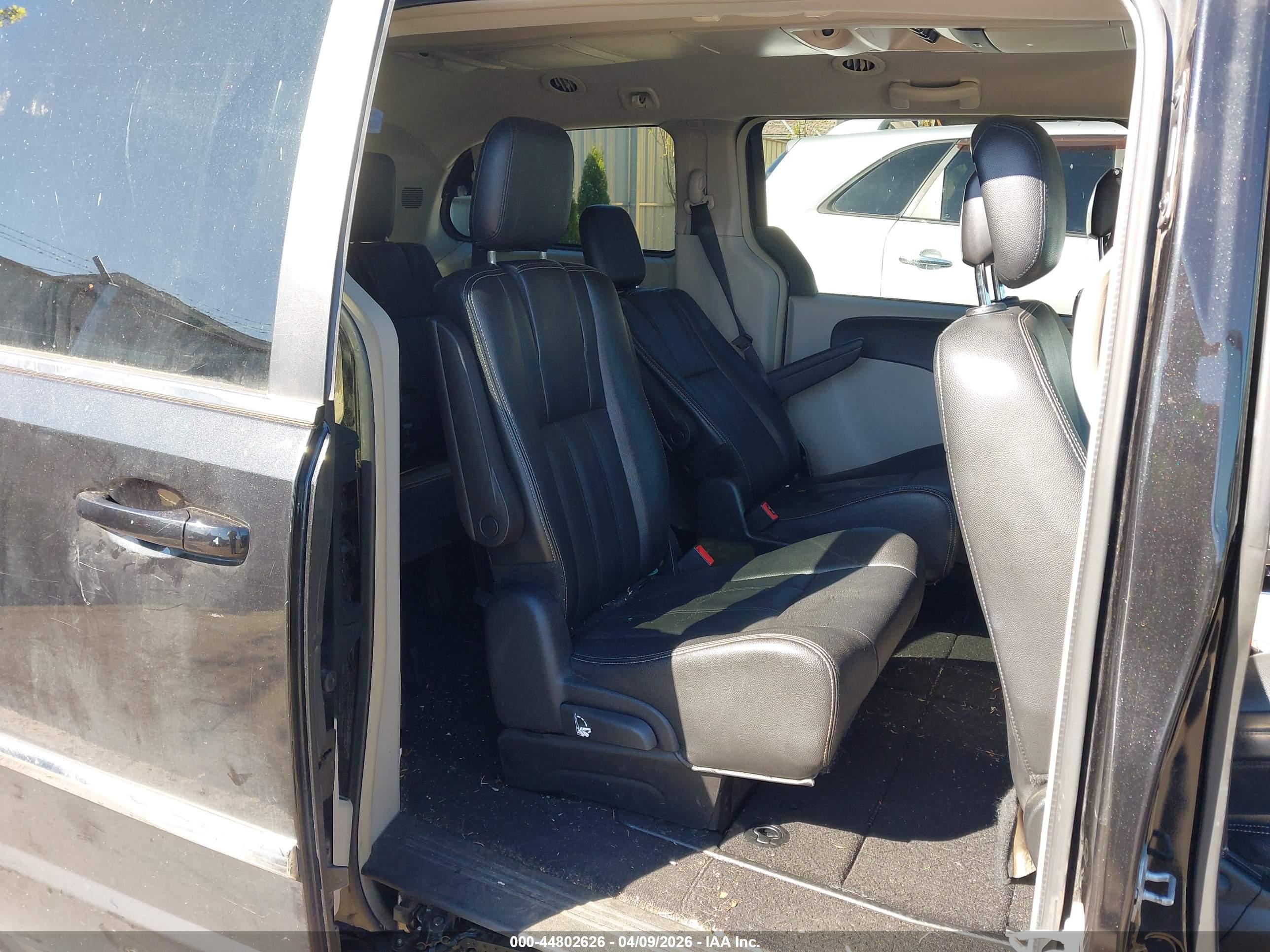 CHRYSLER TOWN image 8