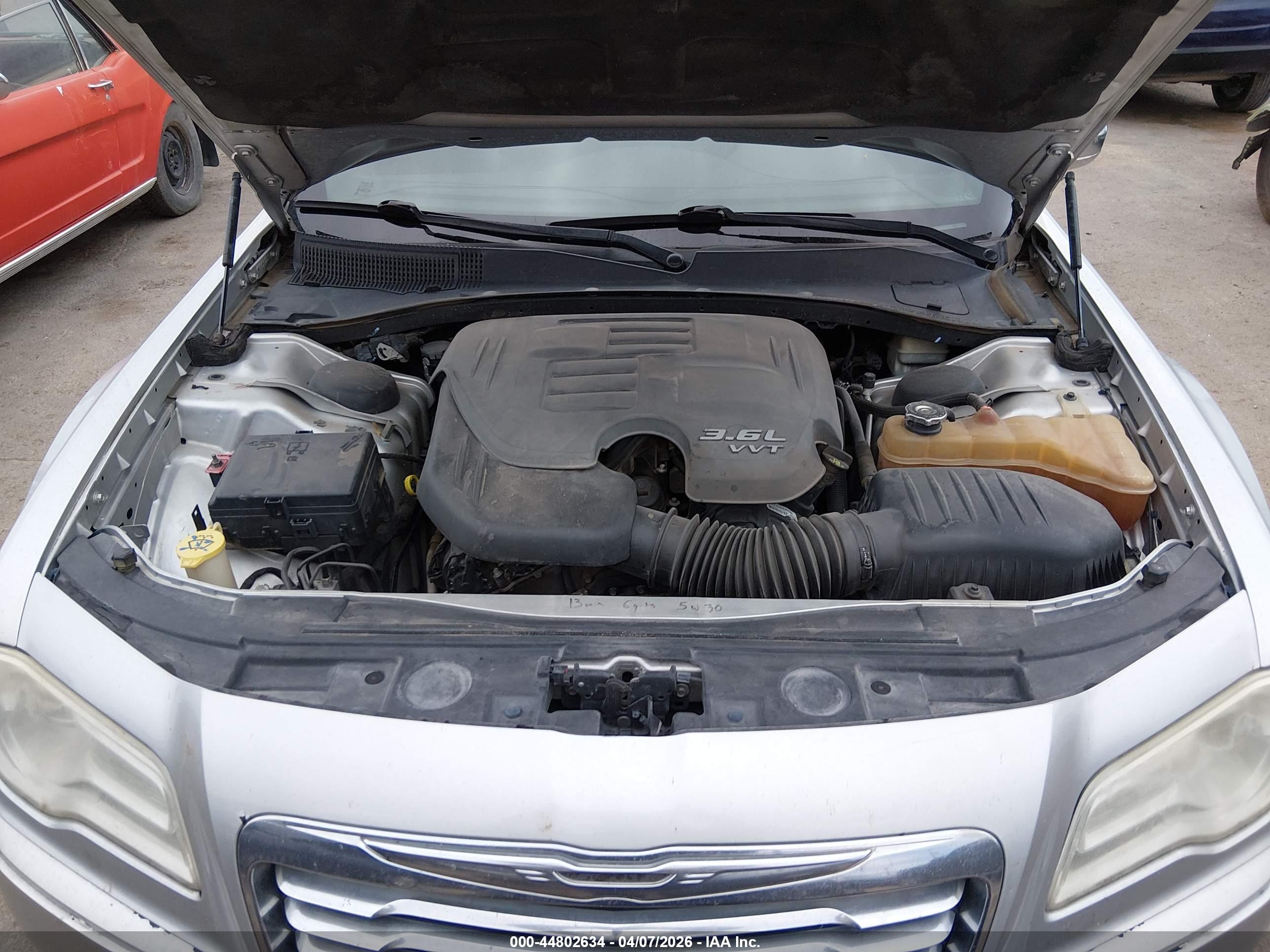 CHRYSLER 300 image 10