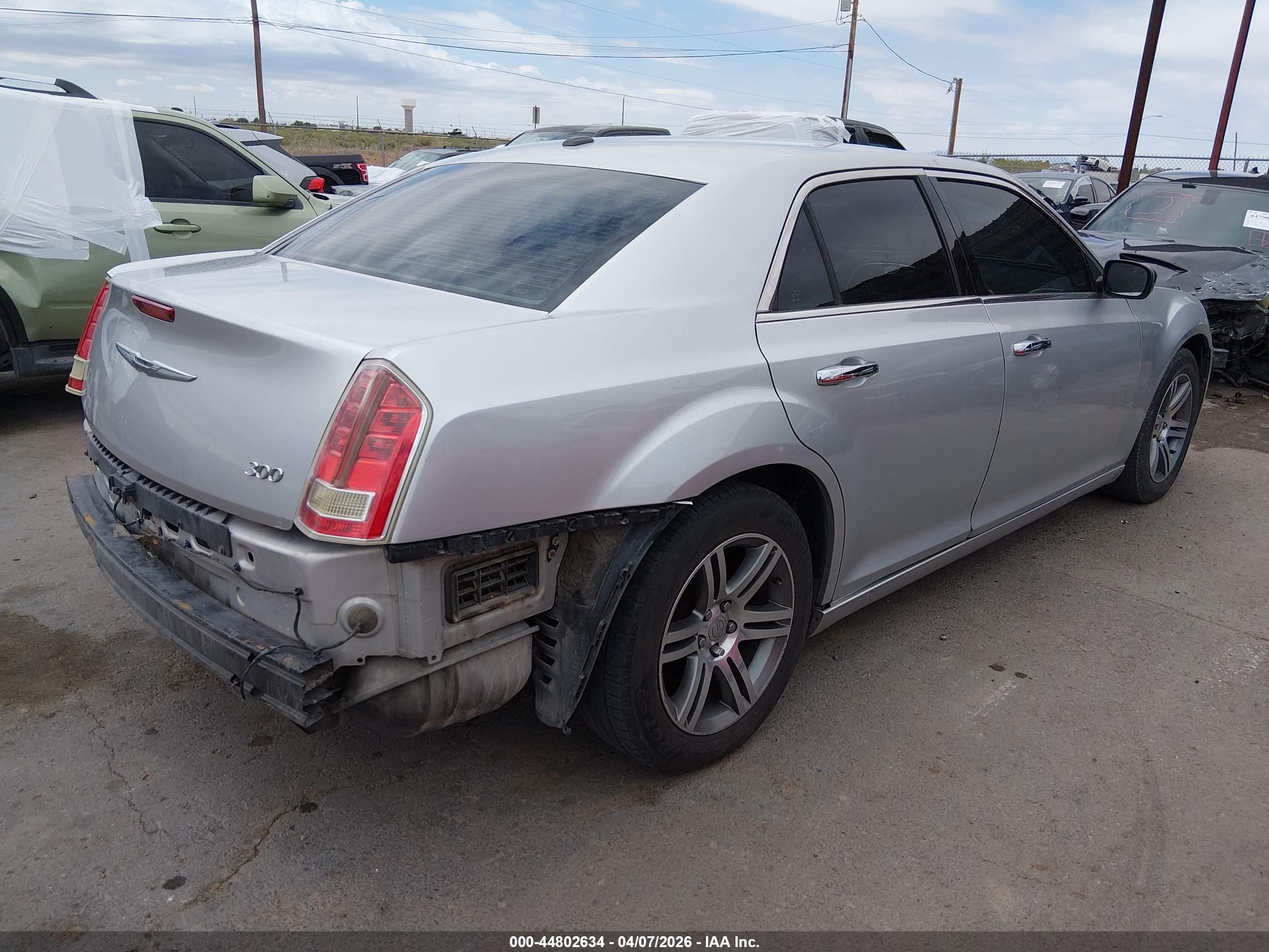 CHRYSLER 300 image 4